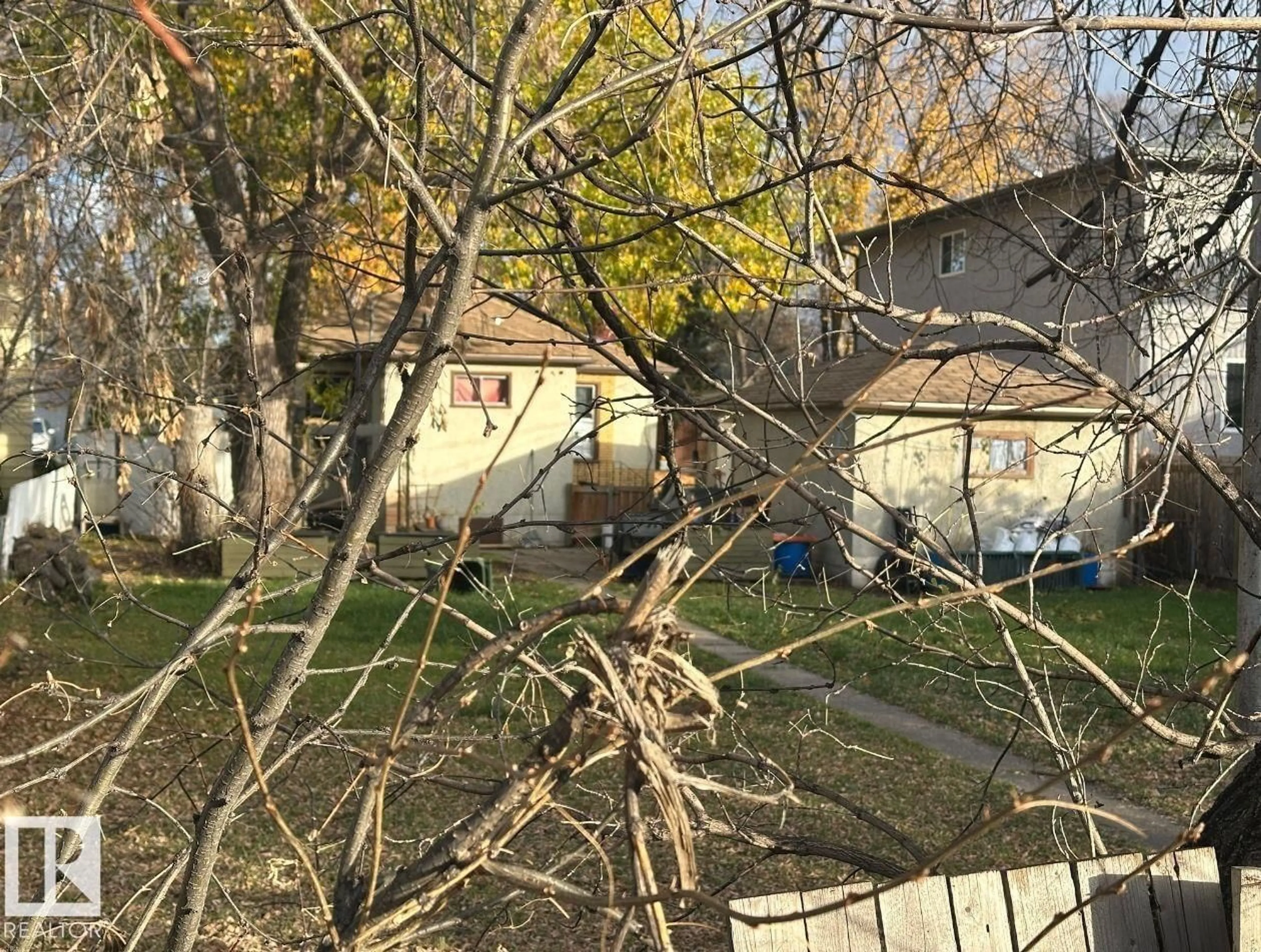 A pic from outside/outdoor area/front of a property/back of a property/a pic from drone, street for 9516 150 ST, Edmonton Alberta T5P1M9