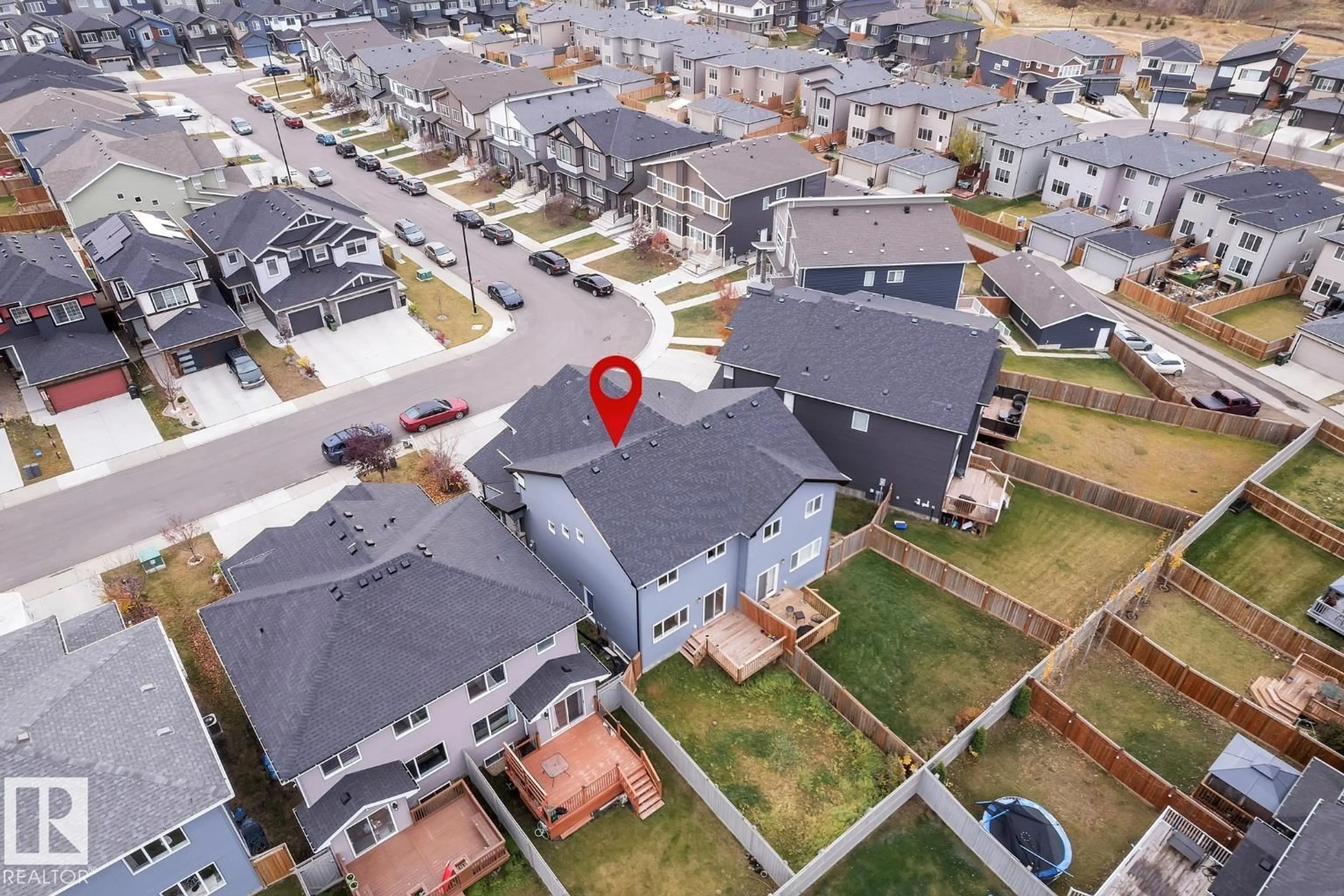 A pic from outside/outdoor area/front of a property/back of a property/a pic from drone, street for 9328 PEAR LINK SW, Edmonton Alberta T6X2V9