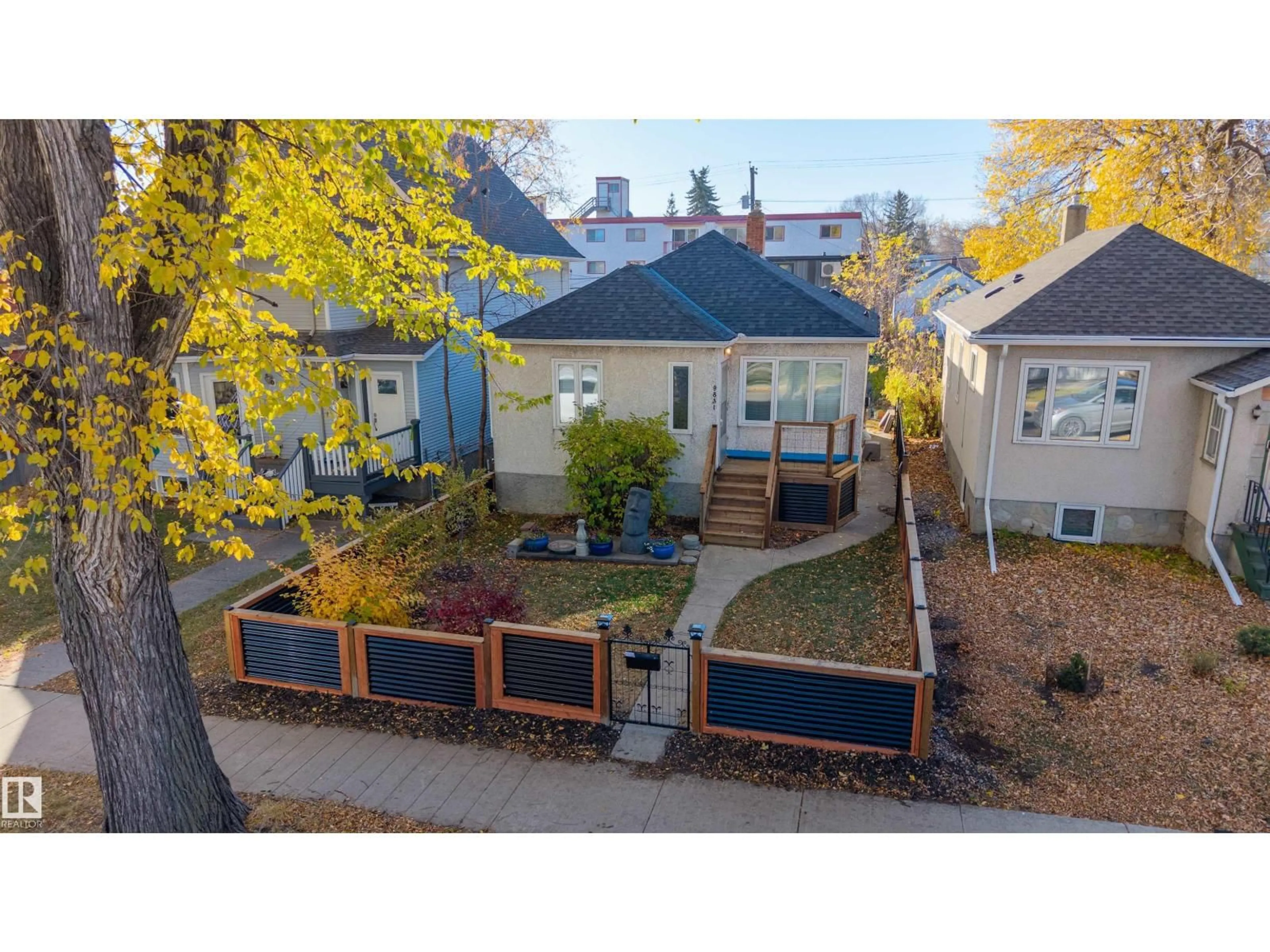 A pic from outside/outdoor area/front of a property/back of a property/a pic from drone, street for NW - 9831 83 AV, Edmonton Alberta T6E2B8