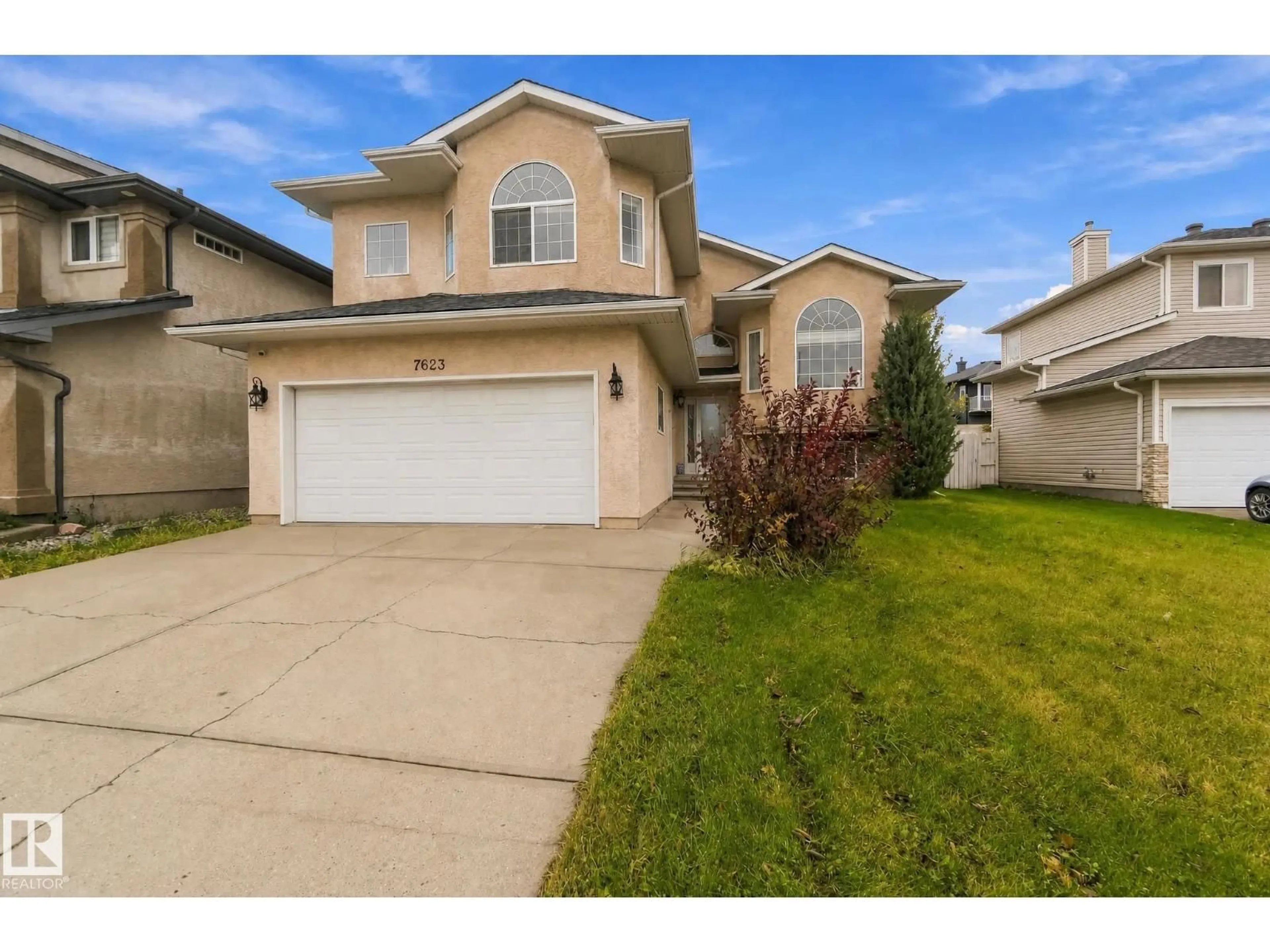 Home with vinyl exterior material, street for 7623 166 AV, Edmonton Alberta T5Z3V7