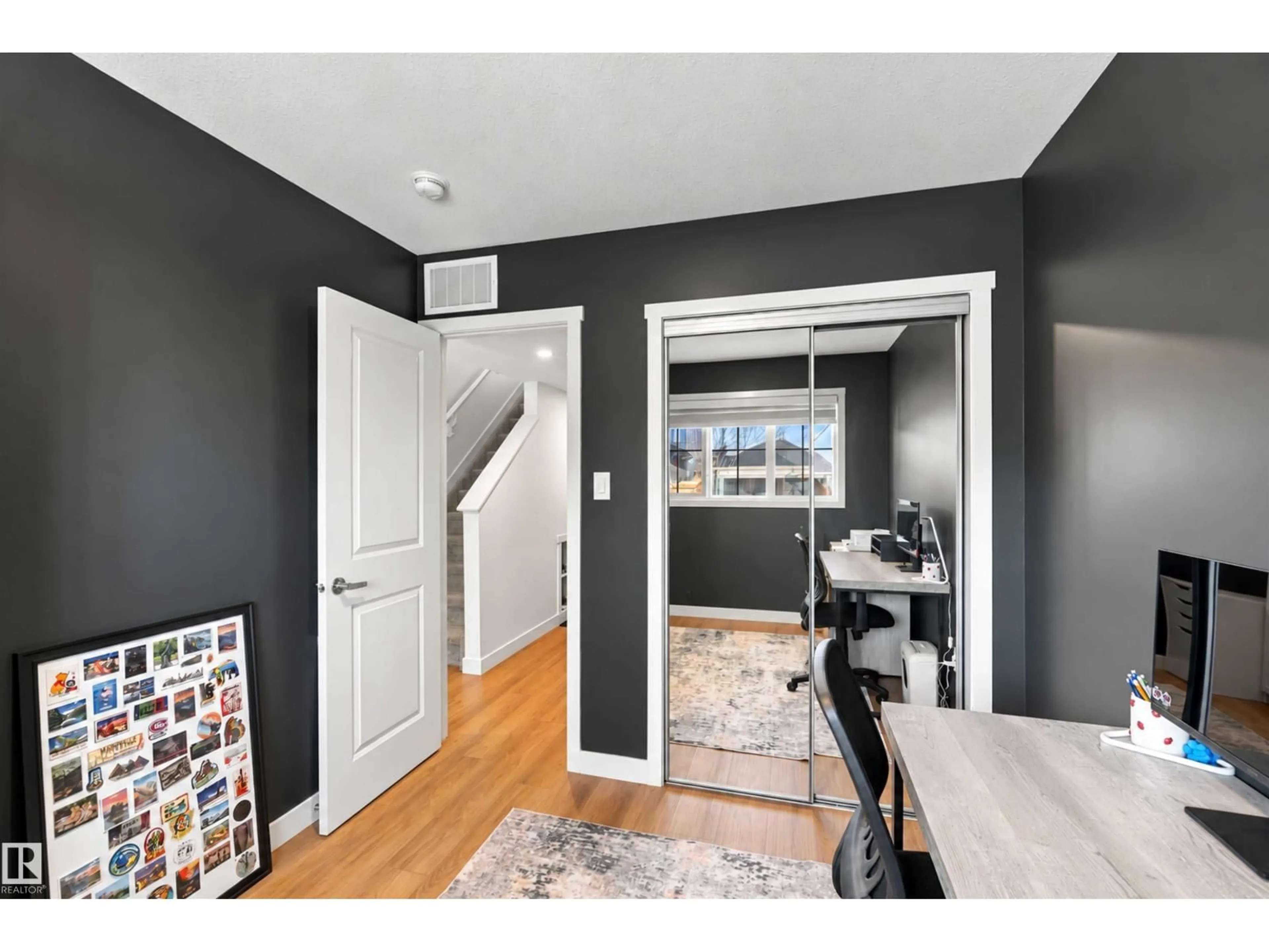 Indoor entryway for 92 ELLIOTT WD, Fort Saskatchewan Alberta T8L1R8