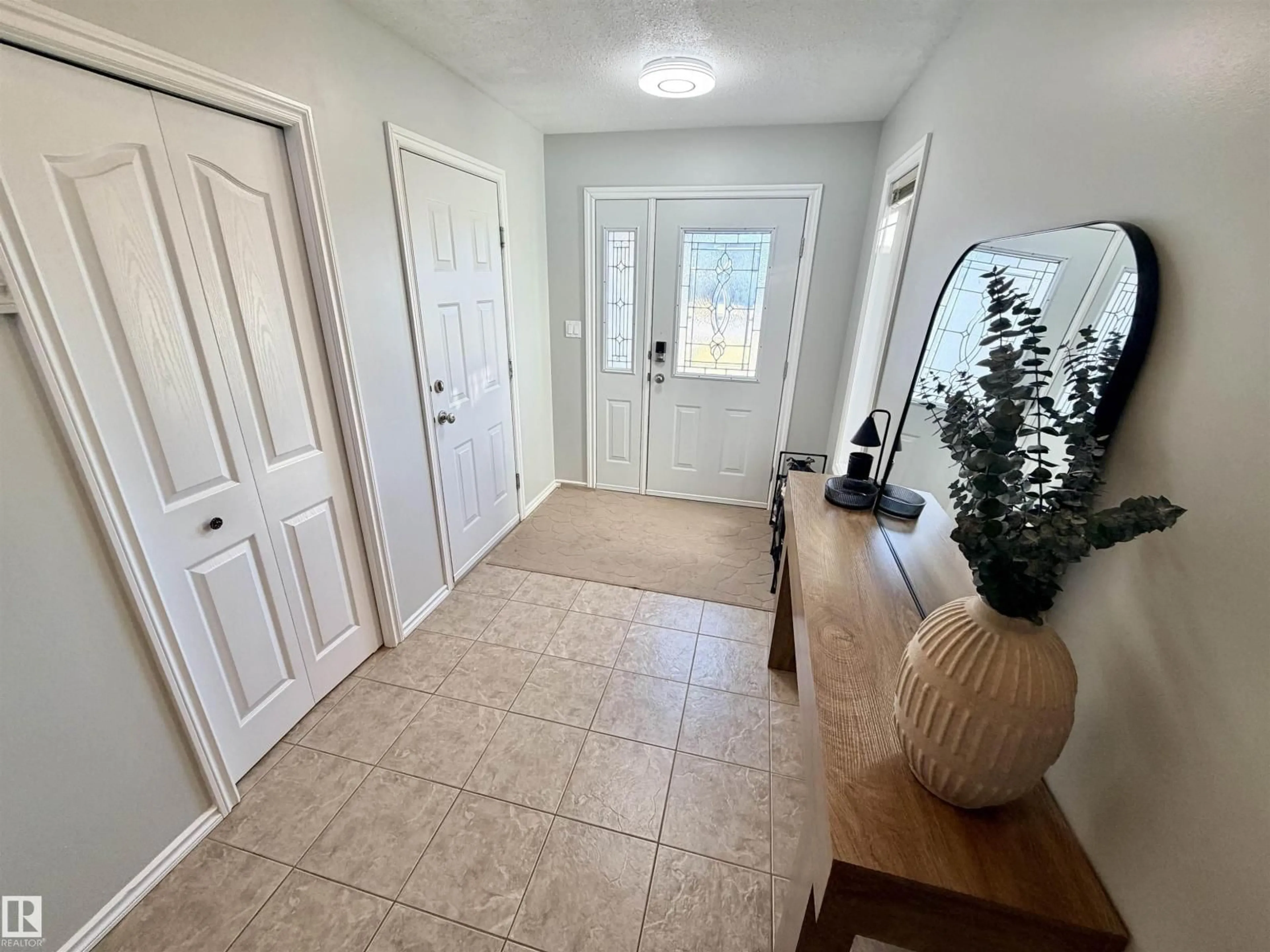 Indoor entryway for 5734 47 AV, St. Paul Town Alberta T0A3A1