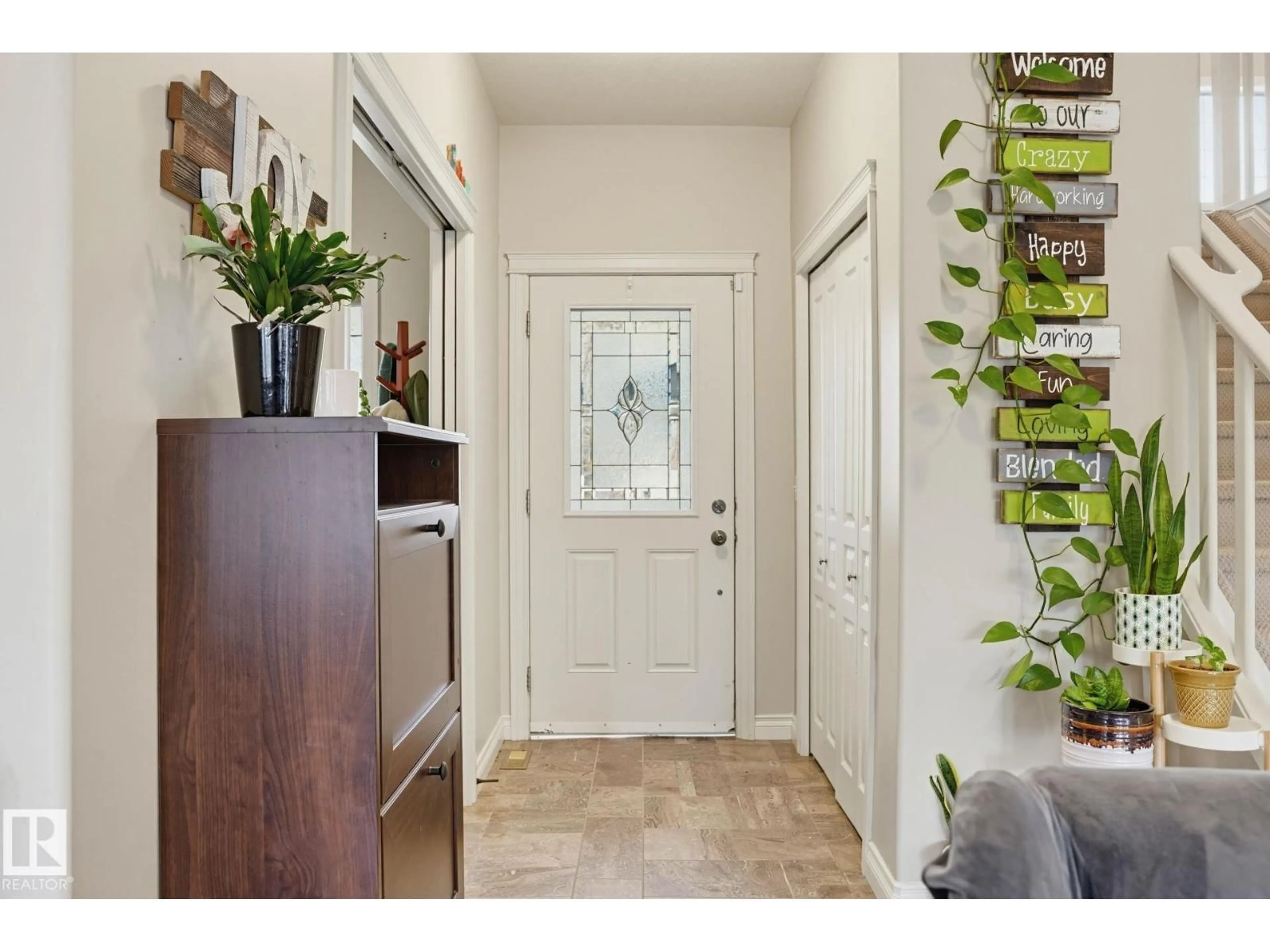 Indoor entryway for 410 WESTERRA BV, Stony Plain Alberta T7Z3A1