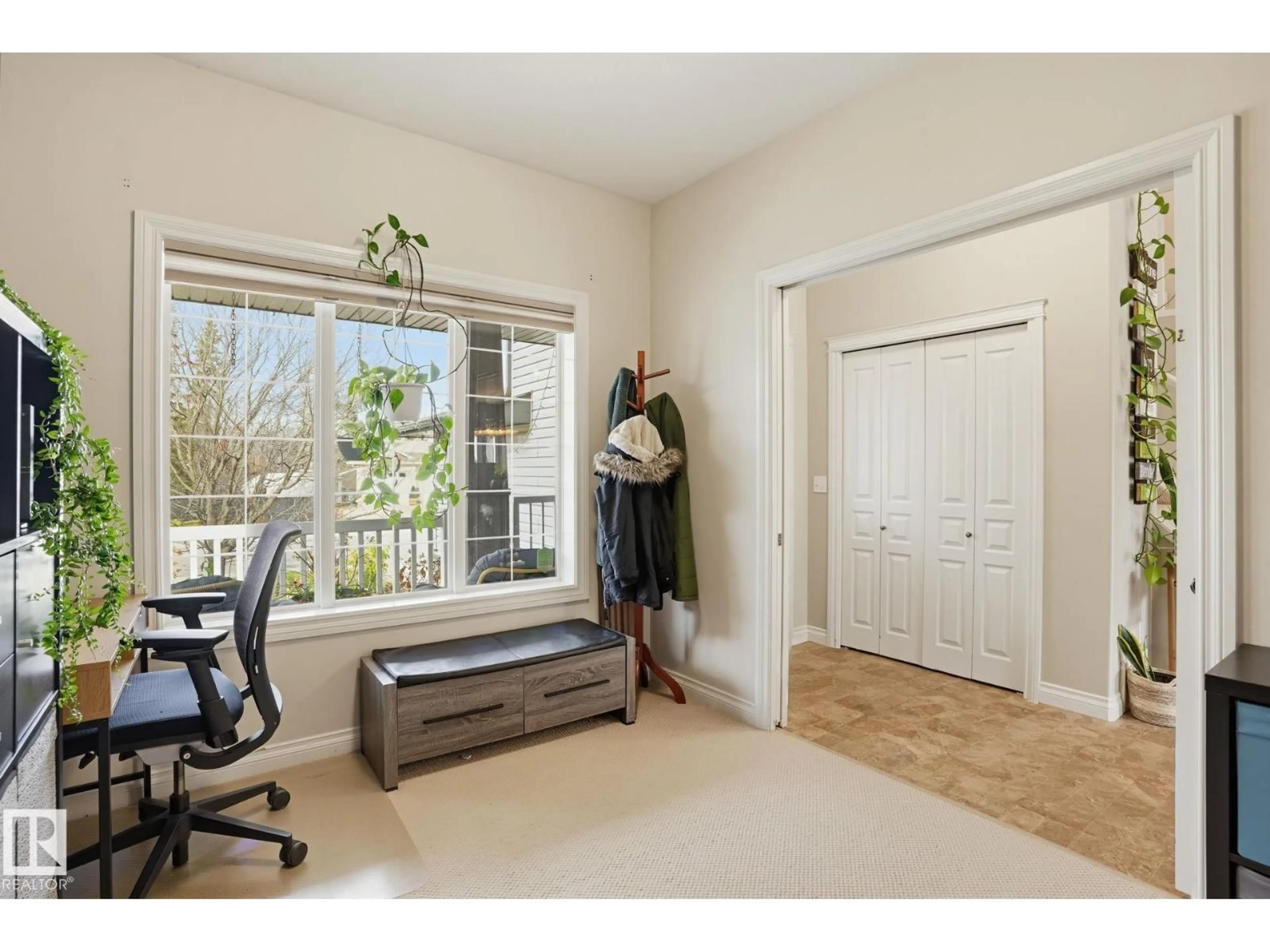 Indoor entryway for 410 WESTERRA BV, Stony Plain Alberta T7Z3A1
