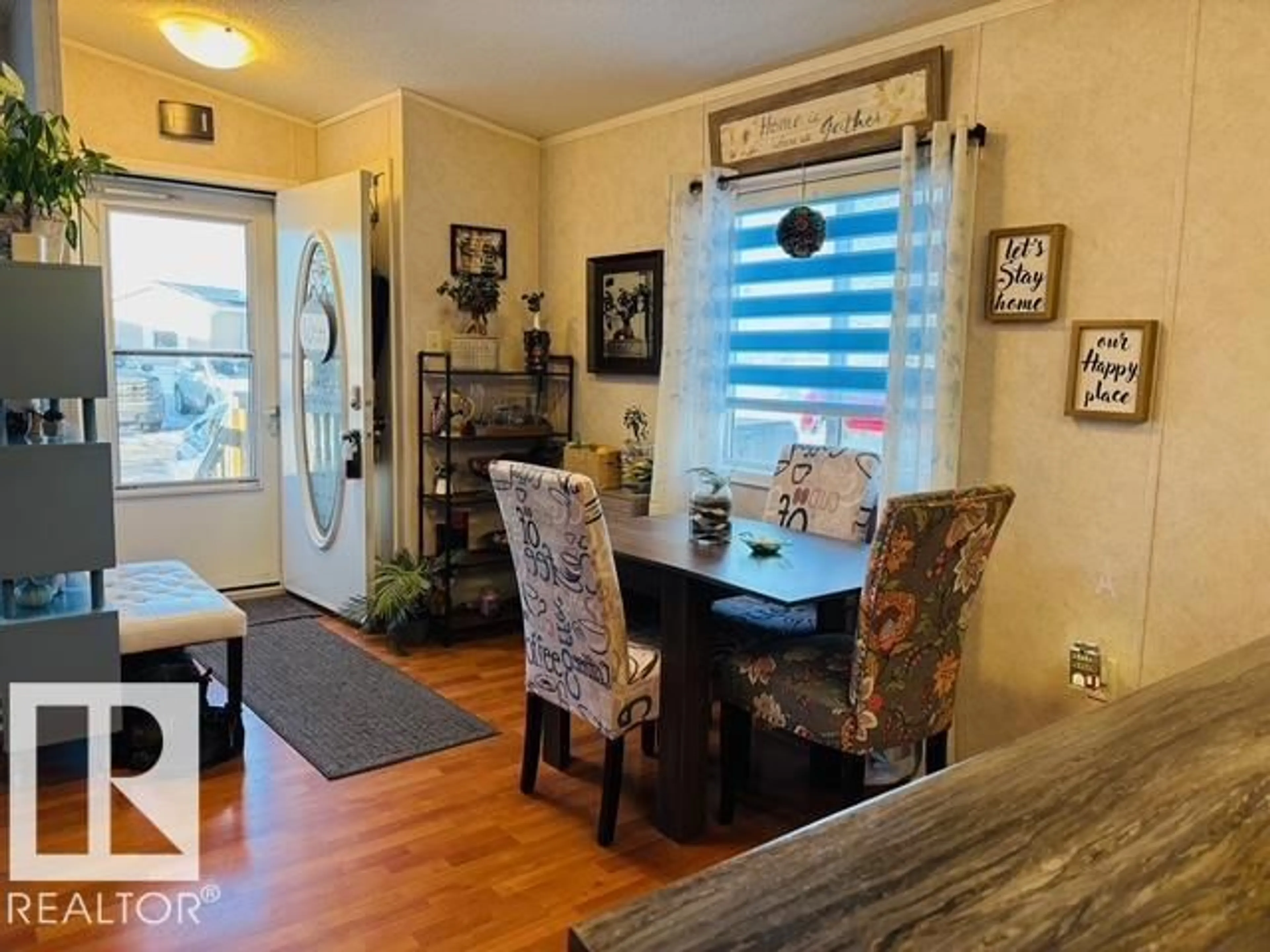 Dining room, wood/laminate floor for 245 OAK WOOD DRIVE, Edmonton Alberta T6P0A4