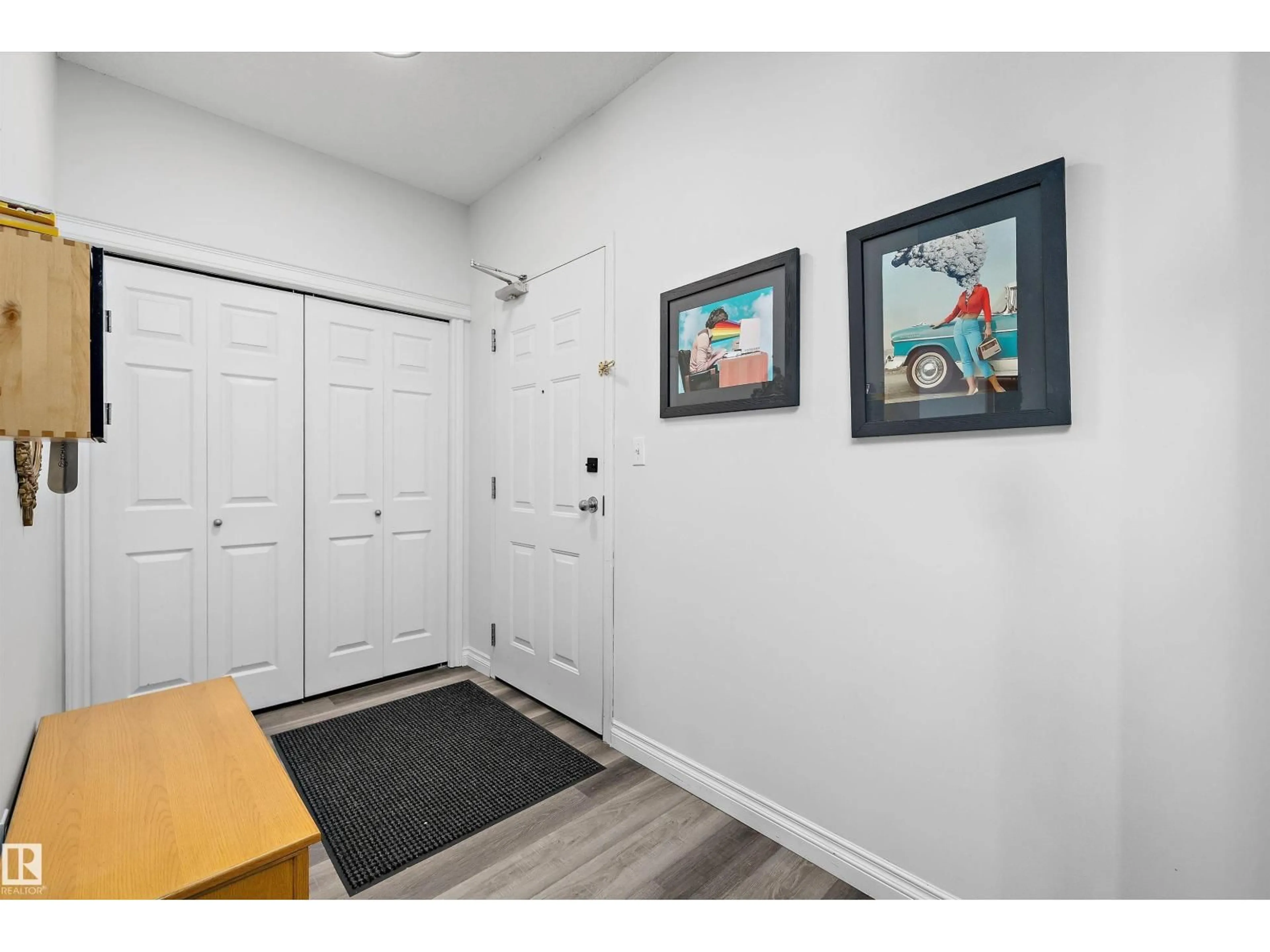 Indoor entryway for 405 - 304 LEWIS ESTATES BV, Edmonton Alberta T5T6Y7