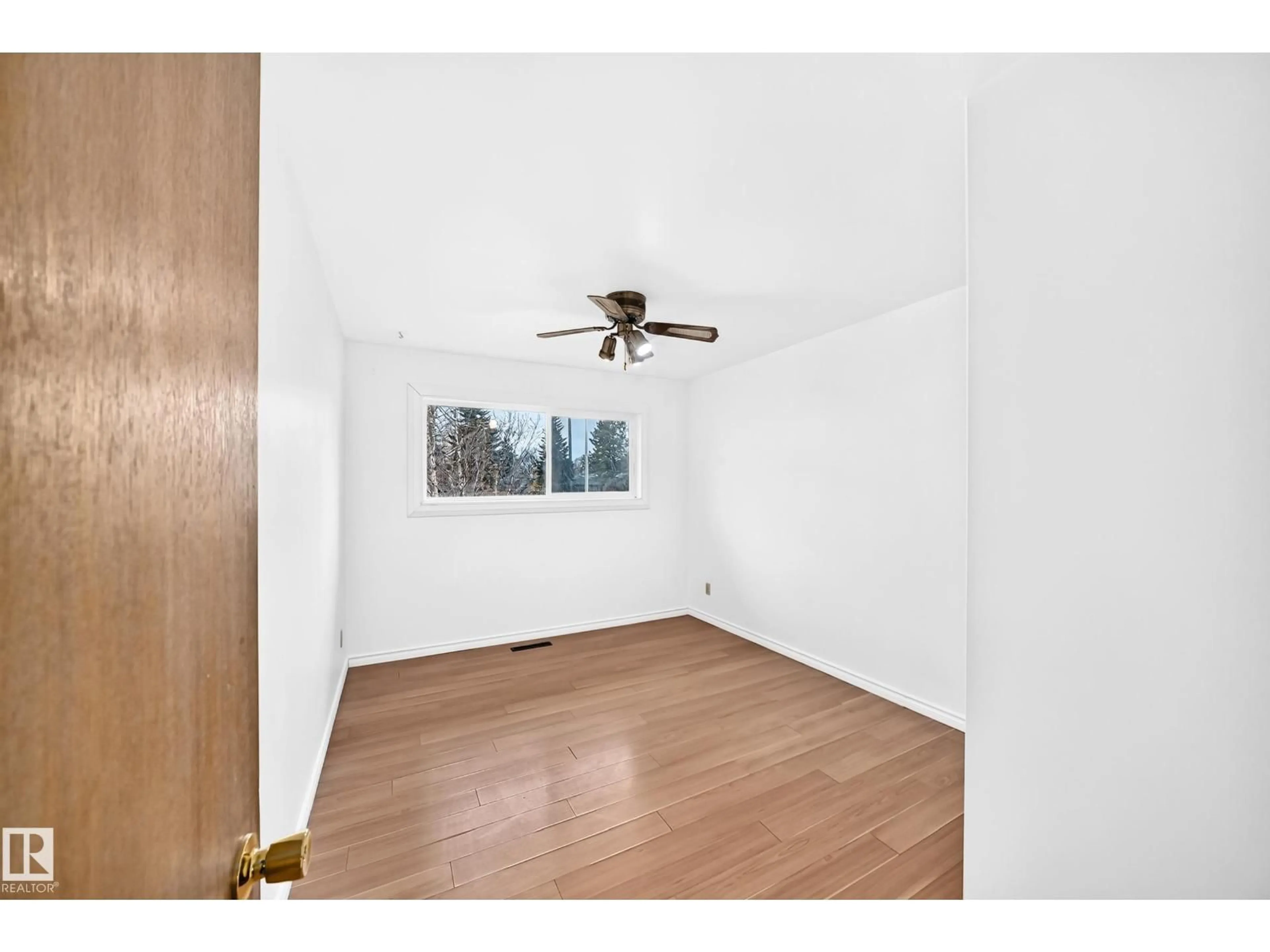 A pic of a room for NW - 16006 87 AV, Edmonton Alberta T5R4G9