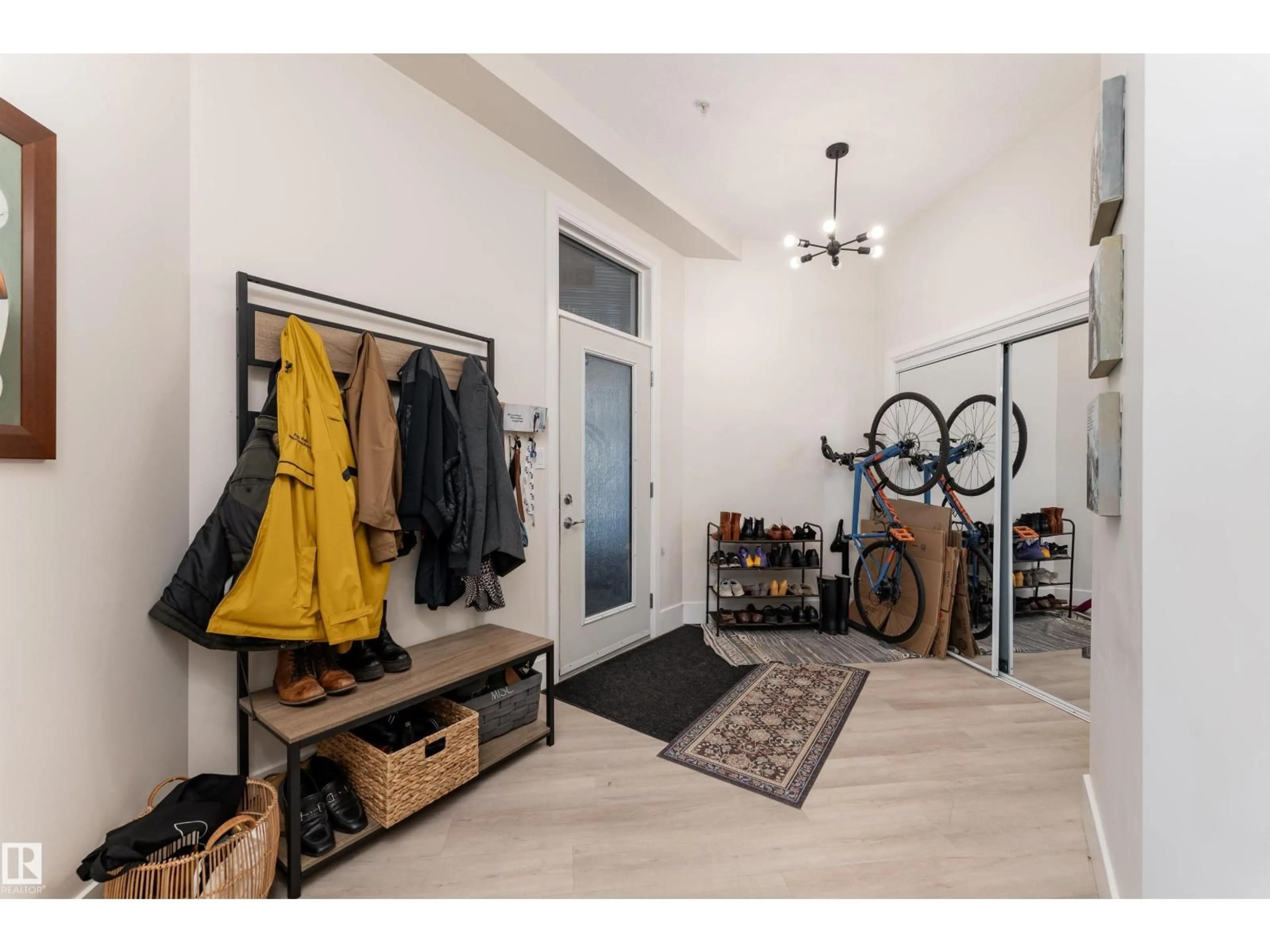 Indoor entryway for 455 10403 122 ST NW, Edmonton Alberta T5N4C1