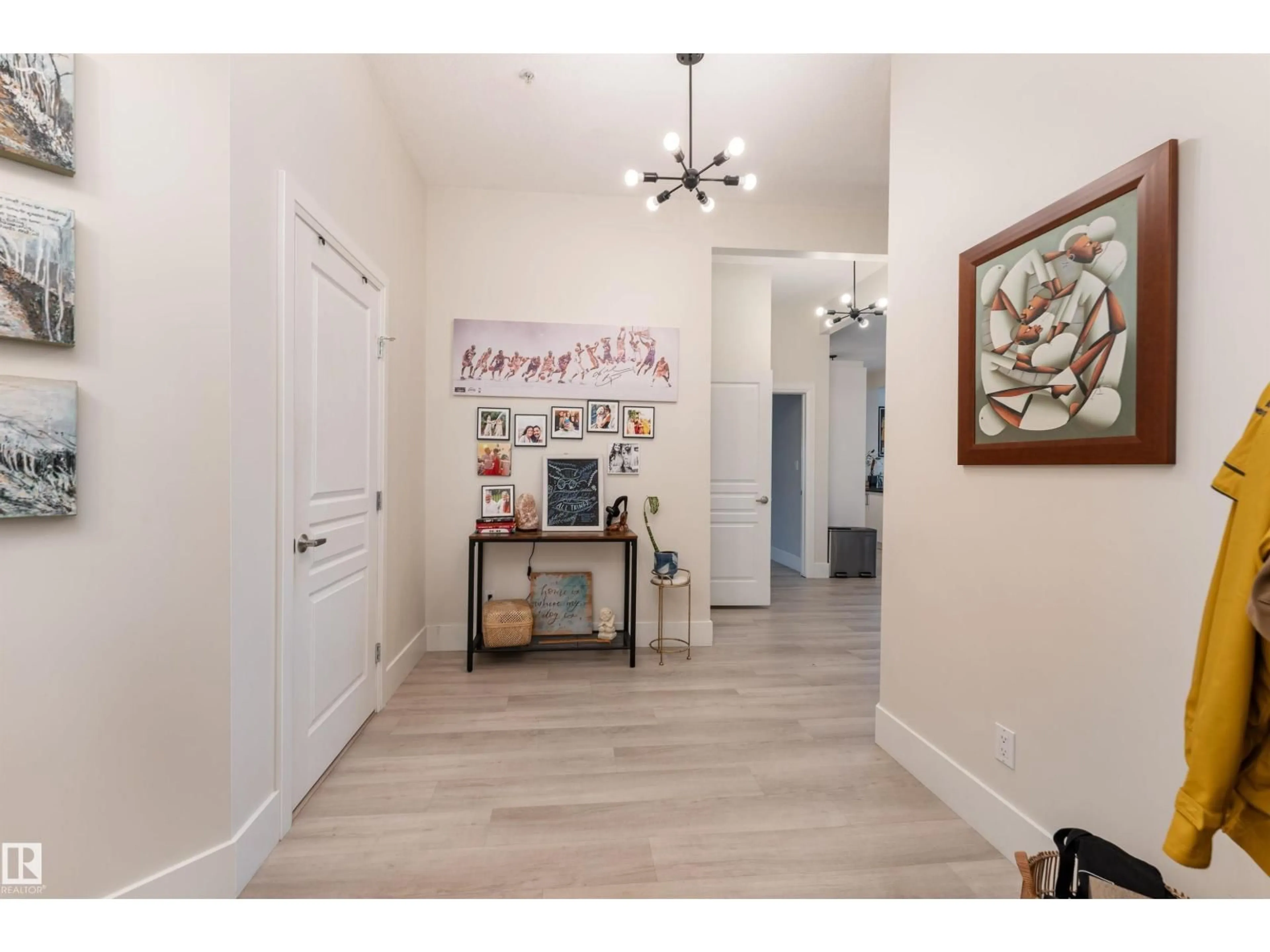 Indoor entryway for 455 10403 122 ST NW, Edmonton Alberta T5N4C1