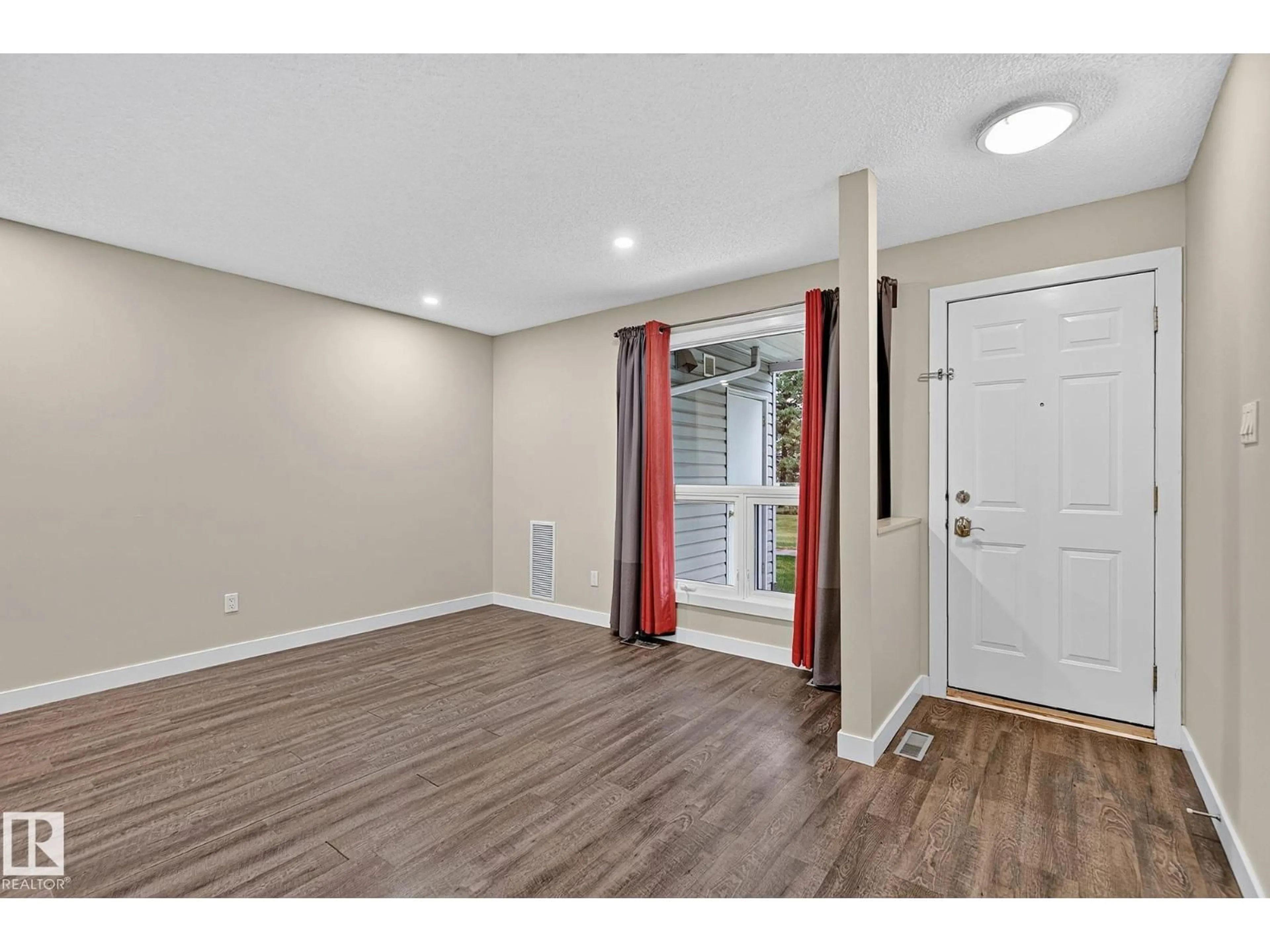 Indoor entryway for #12 - 2115 118 ST NW, Edmonton Alberta T6J5N1