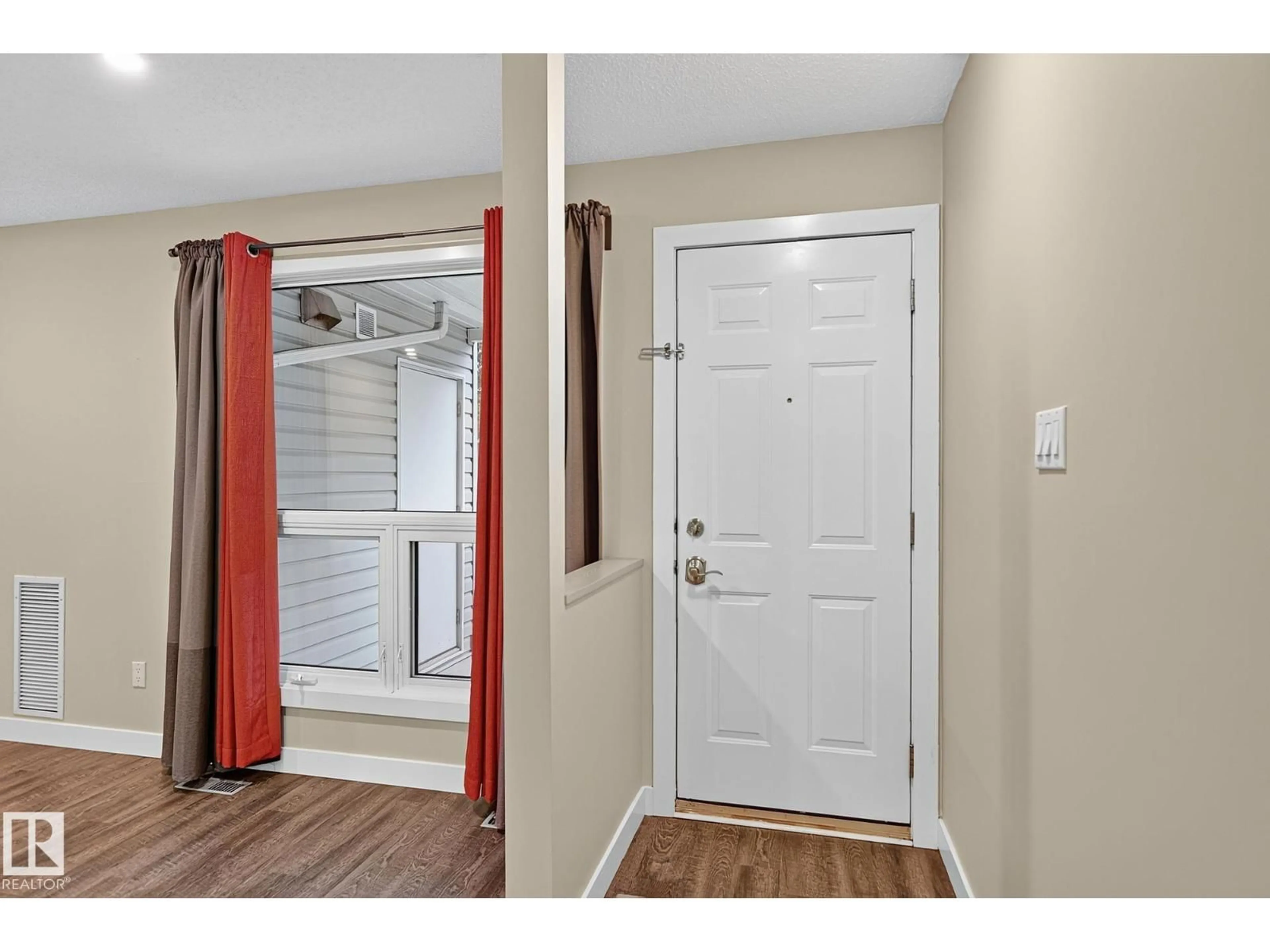 Indoor entryway for #12 - 2115 118 ST NW, Edmonton Alberta T6J5N1