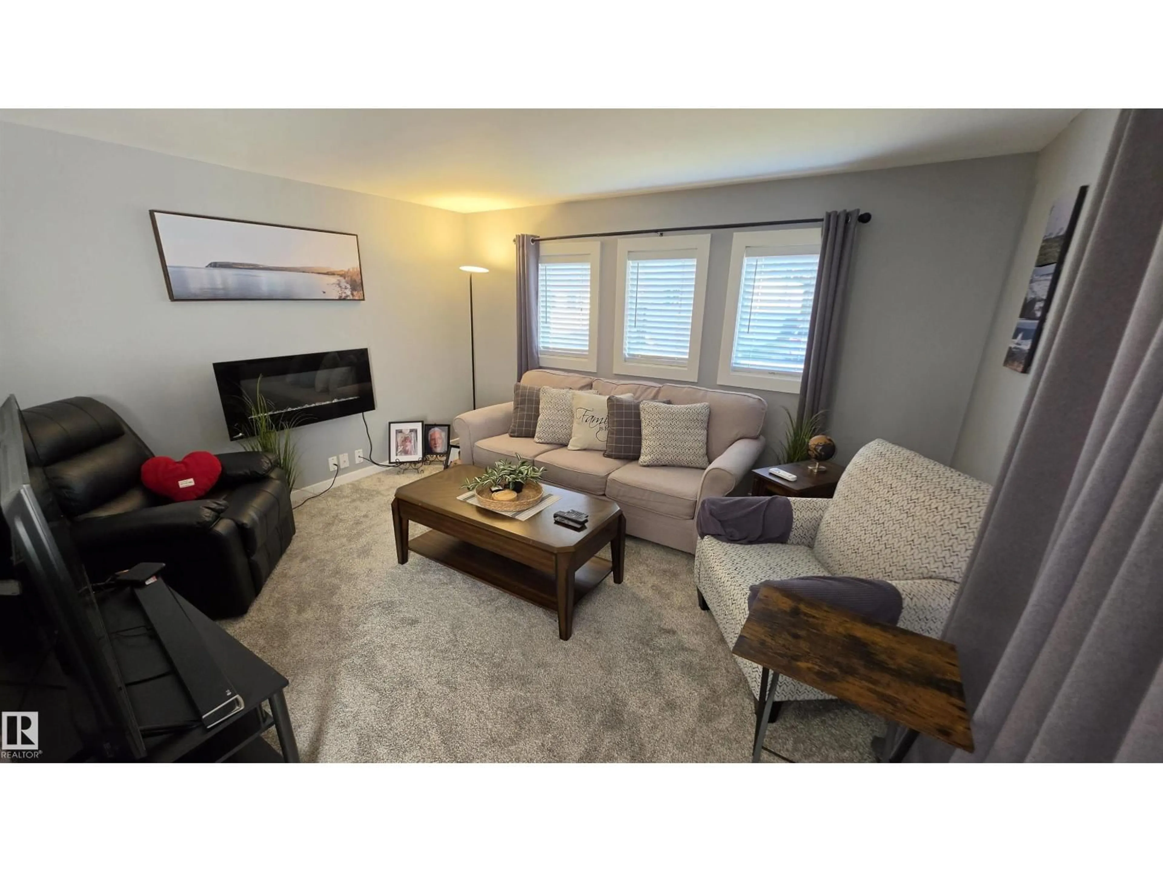 Living room with furniture, wood/laminate floor for 461 WESTVIEW CL, Edmonton Alberta T5S1T5