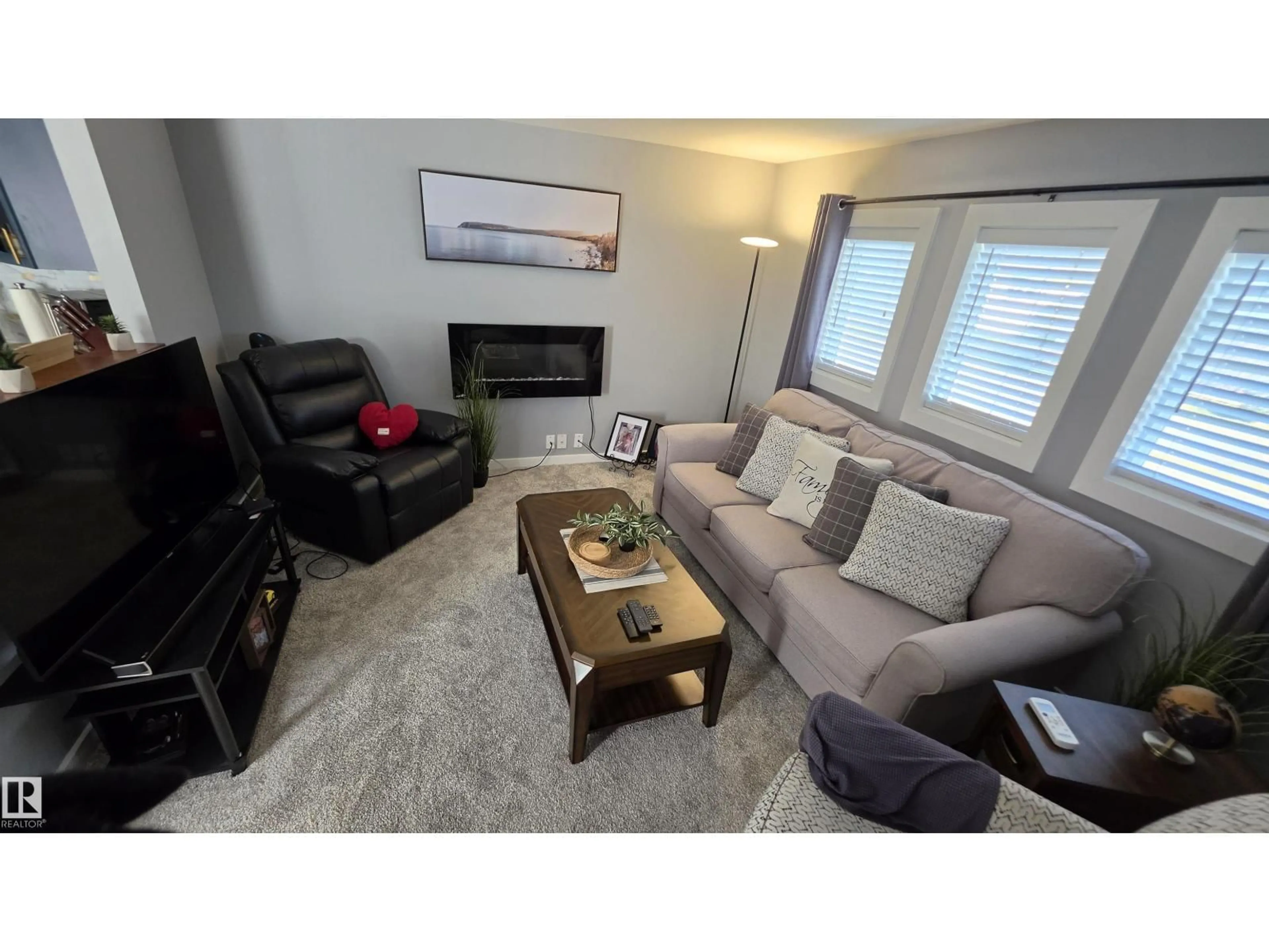 Living room with furniture, unknown for 461 WESTVIEW CL, Edmonton Alberta T5S1T5