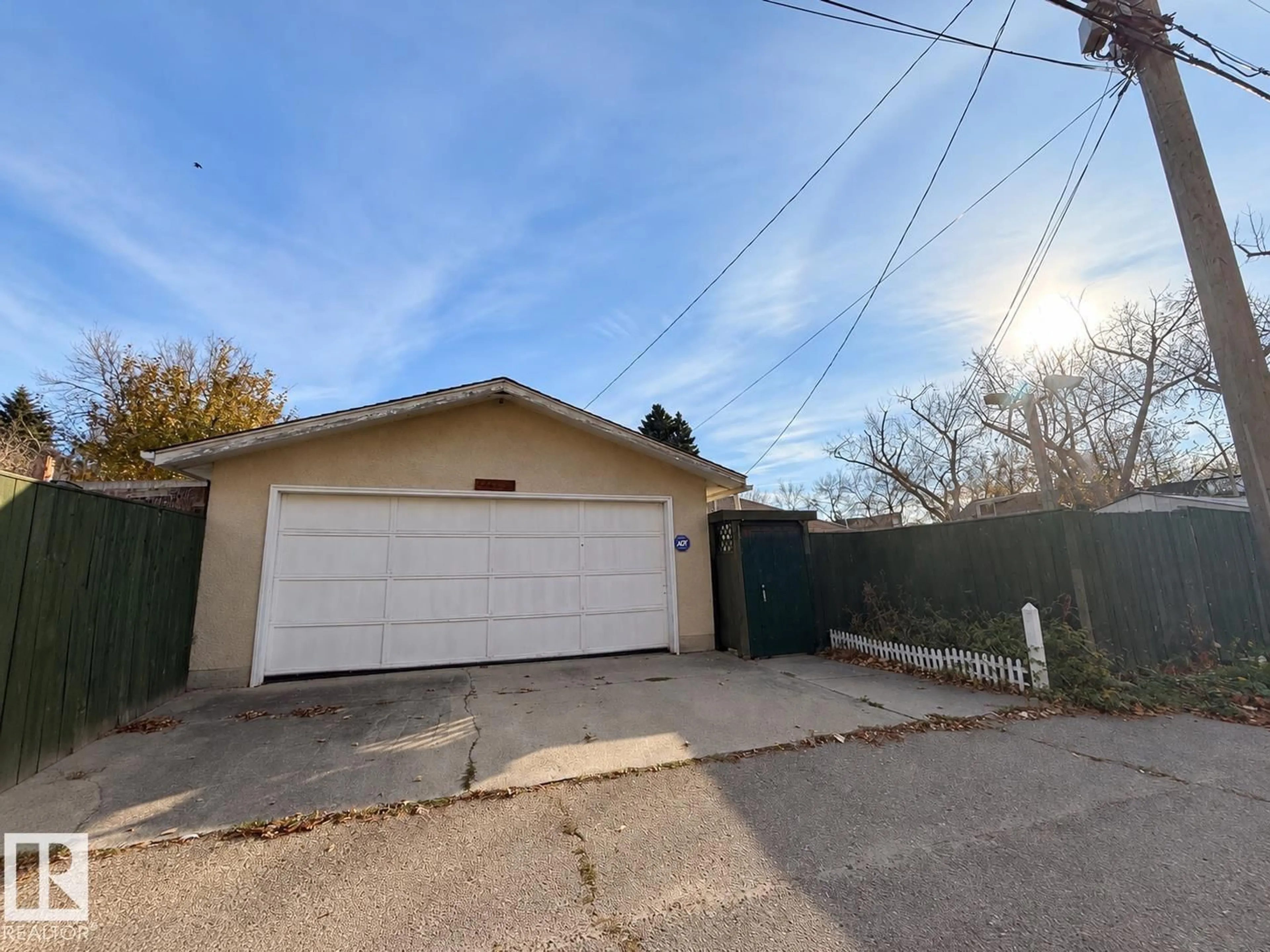 A pic from outside/outdoor area/front of a property/back of a property/a pic from drone, street for 11710 94 STREET, Edmonton Alberta T5G1J2