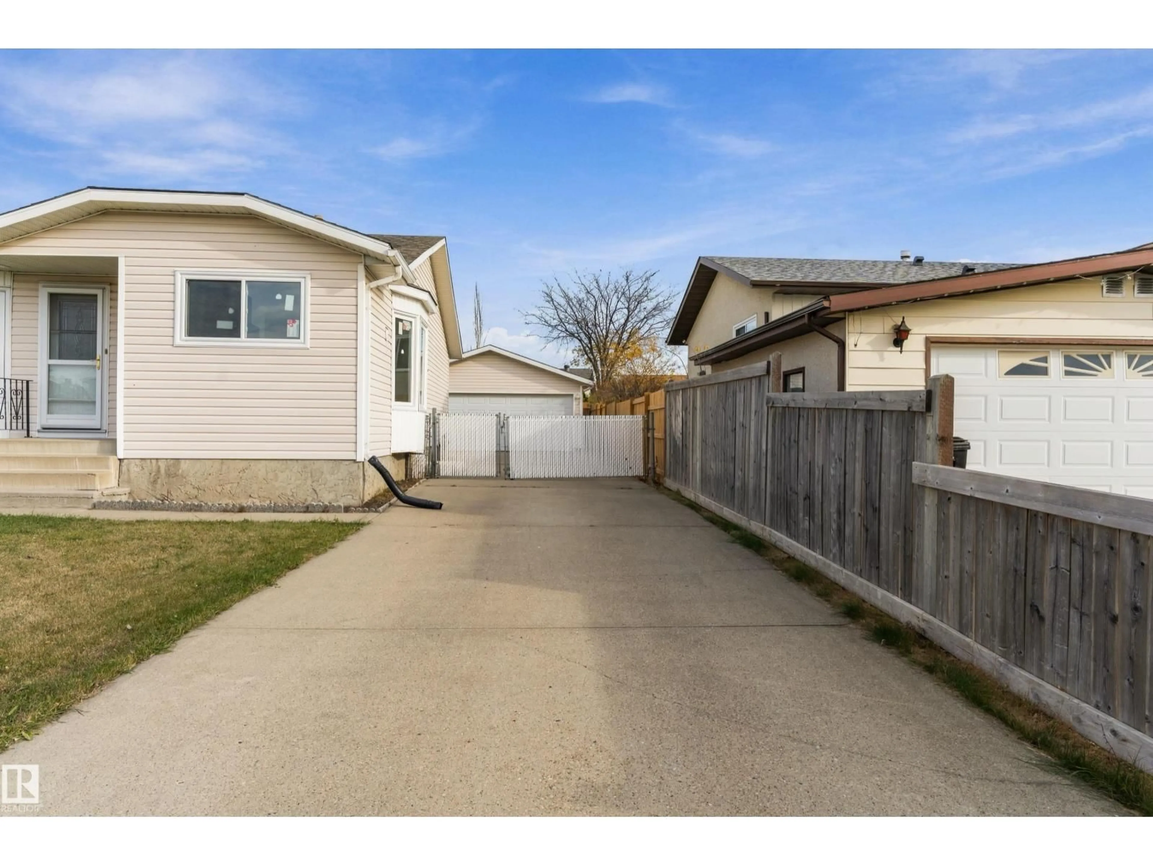 Unknown for 156 DUNLUCE RD, Edmonton Alberta T5X4N9