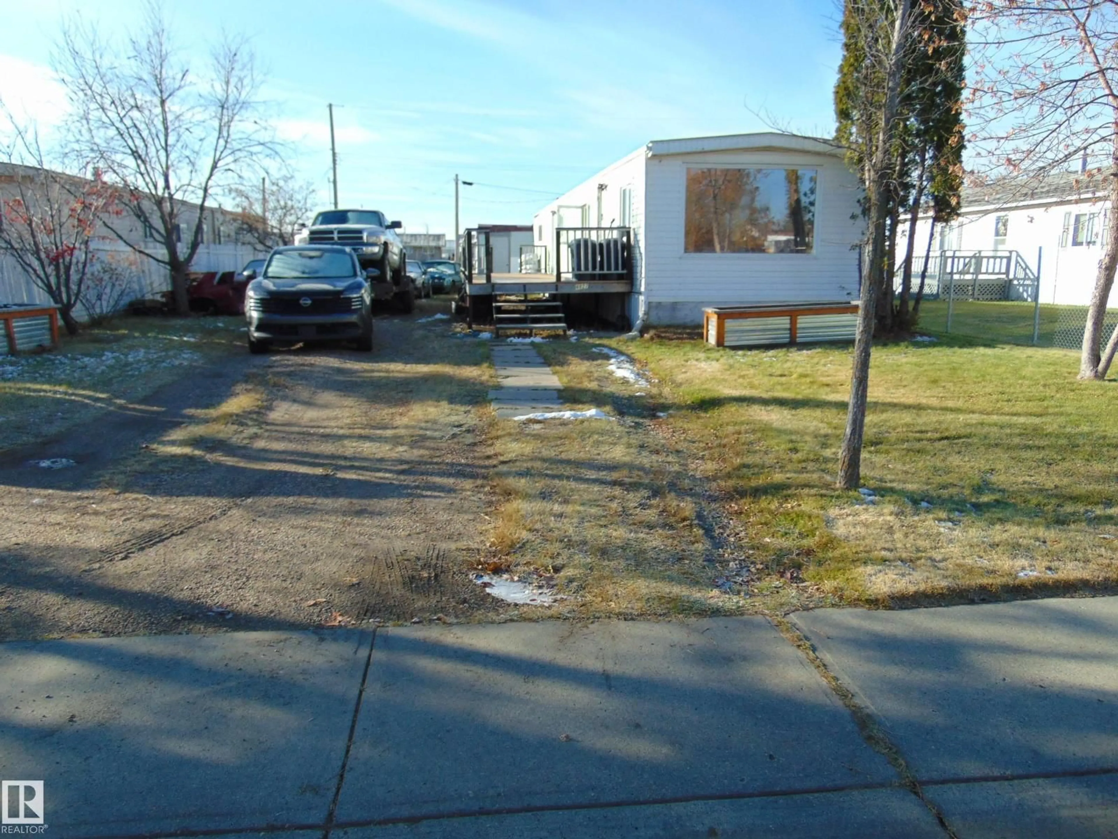 Parking for 4827 49 AV, Chipman Alberta T0B0W0