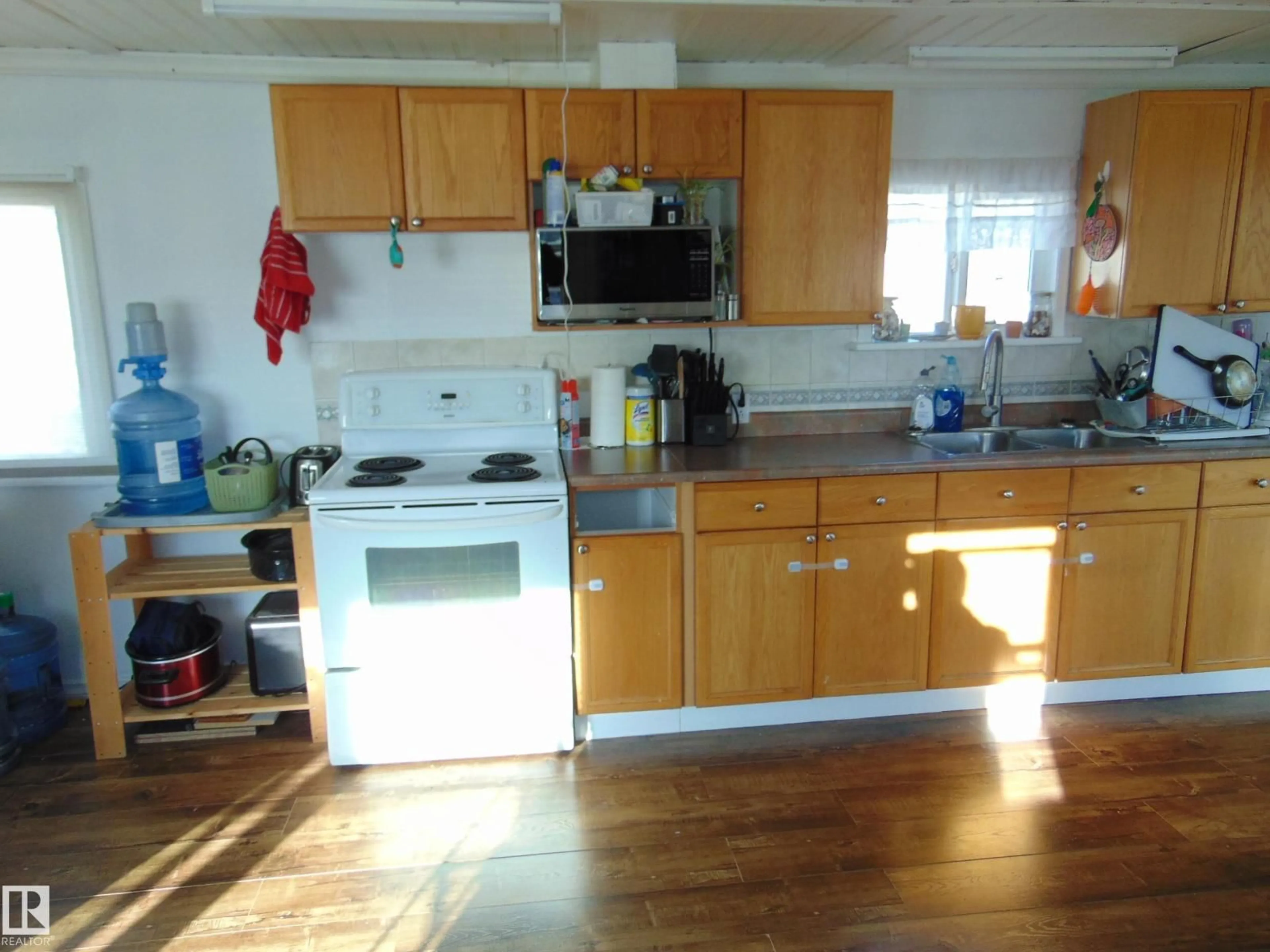 Standard kitchen, unknown for 4827 49 AV, Chipman Alberta T0B0W0