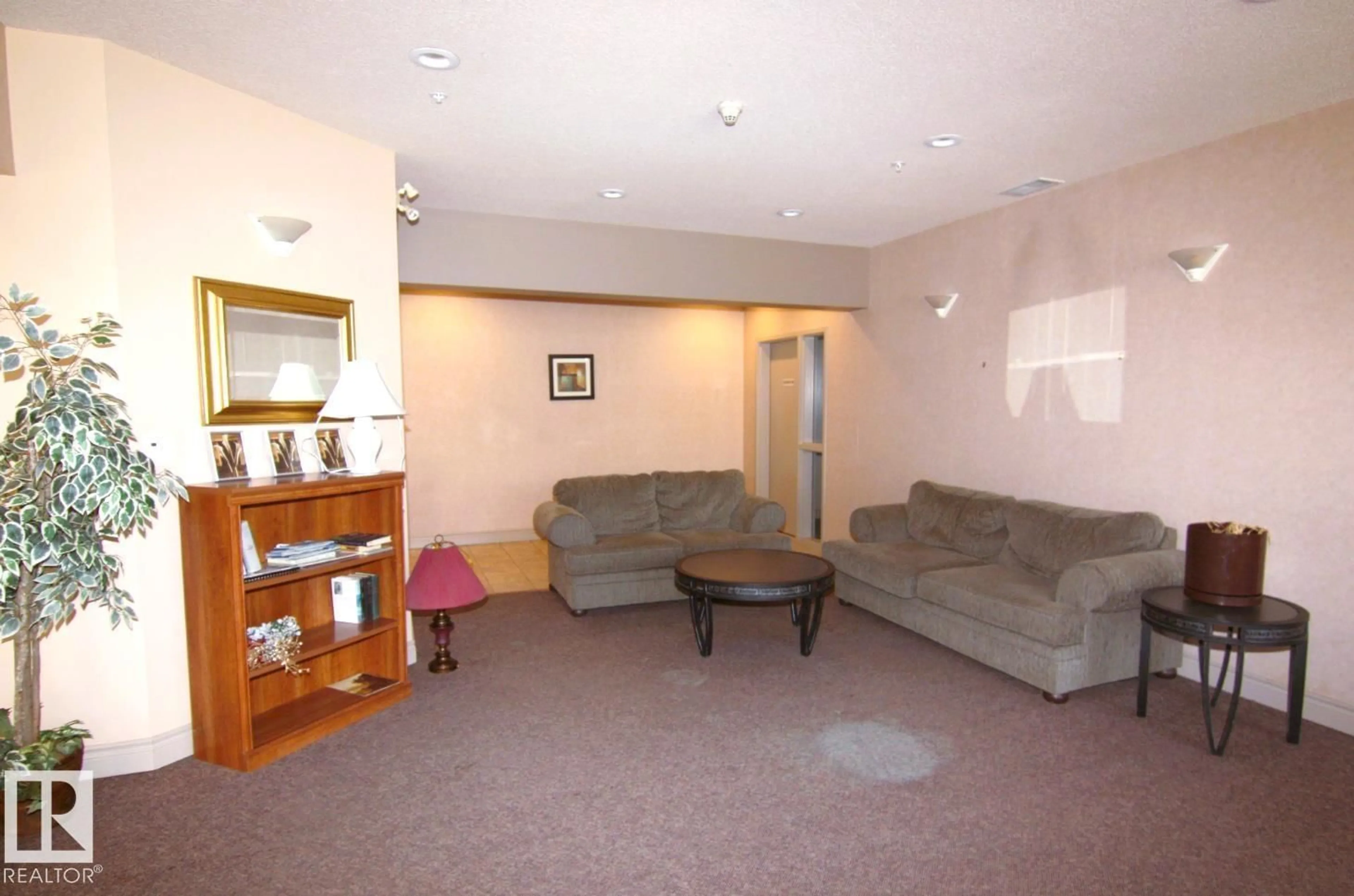 A pic of a room for 207 - 9919 105 ST, Edmonton Alberta T5K1B1