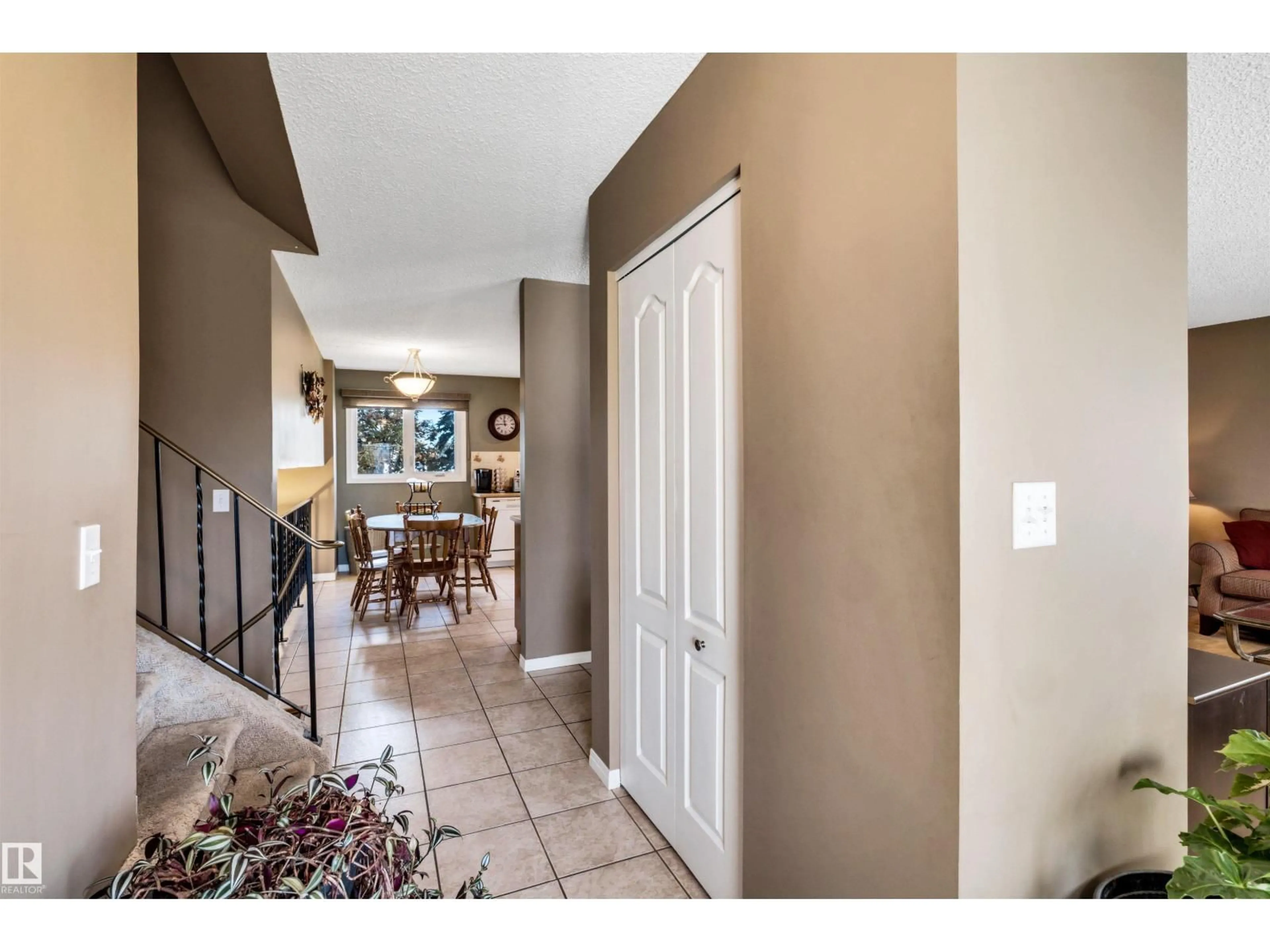 Indoor entryway for 10004 95 AV, Morinville Alberta T8R1G4