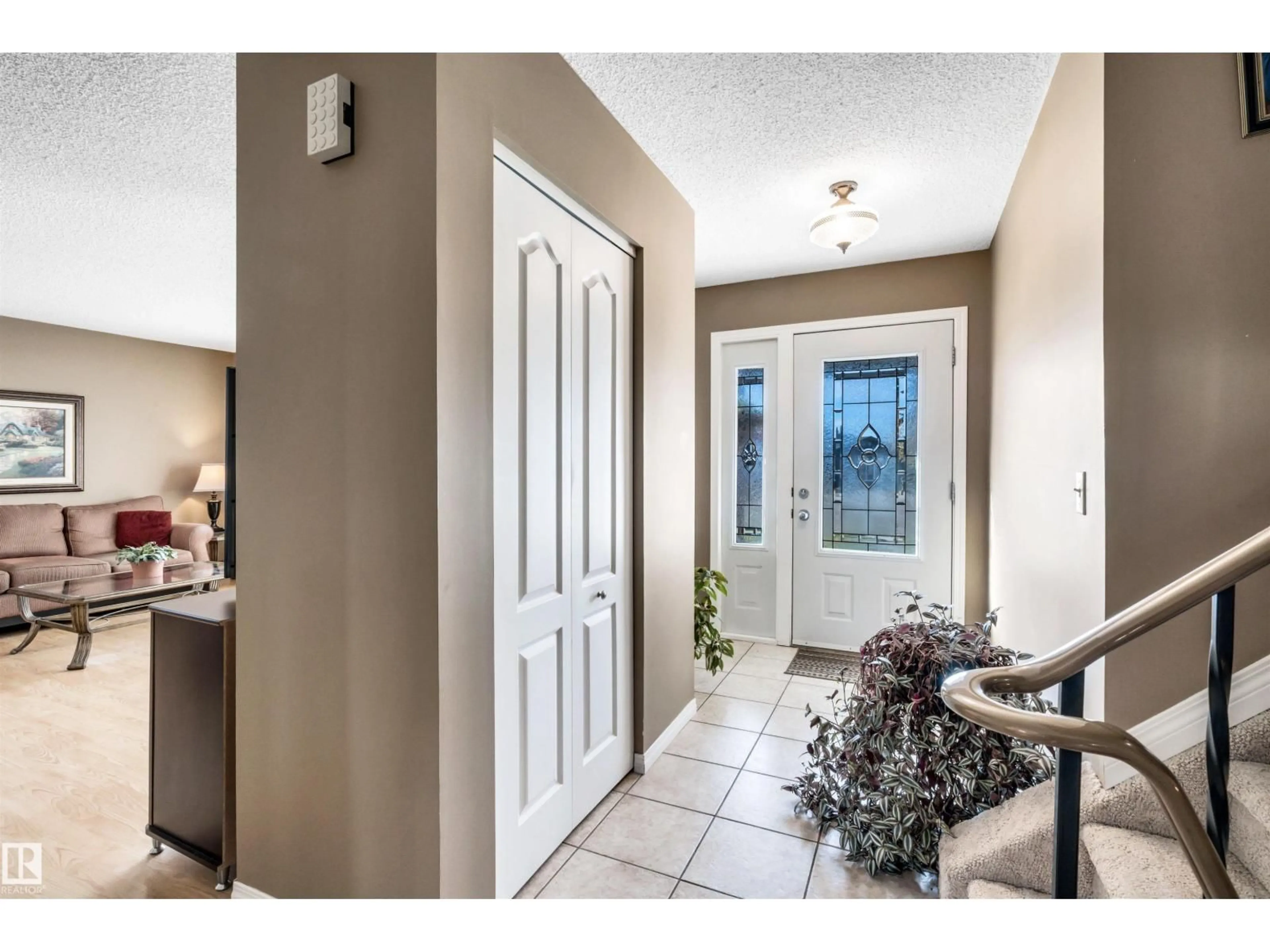 Indoor entryway for 10004 95 AV, Morinville Alberta T8R1G4