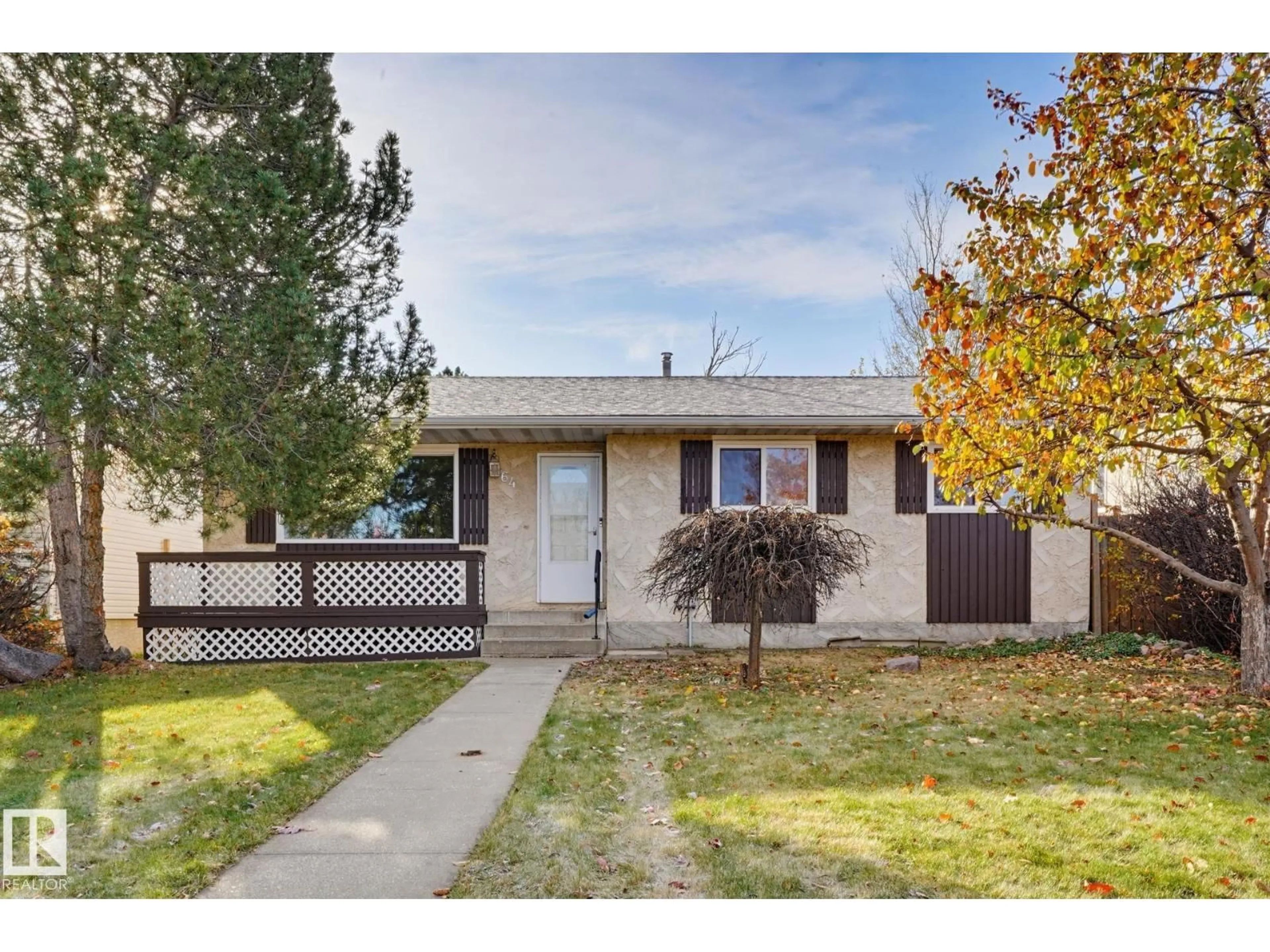 Home with vinyl exterior material, street for 64 WINCHESTER AV, Spruce Grove Alberta T7X1L8