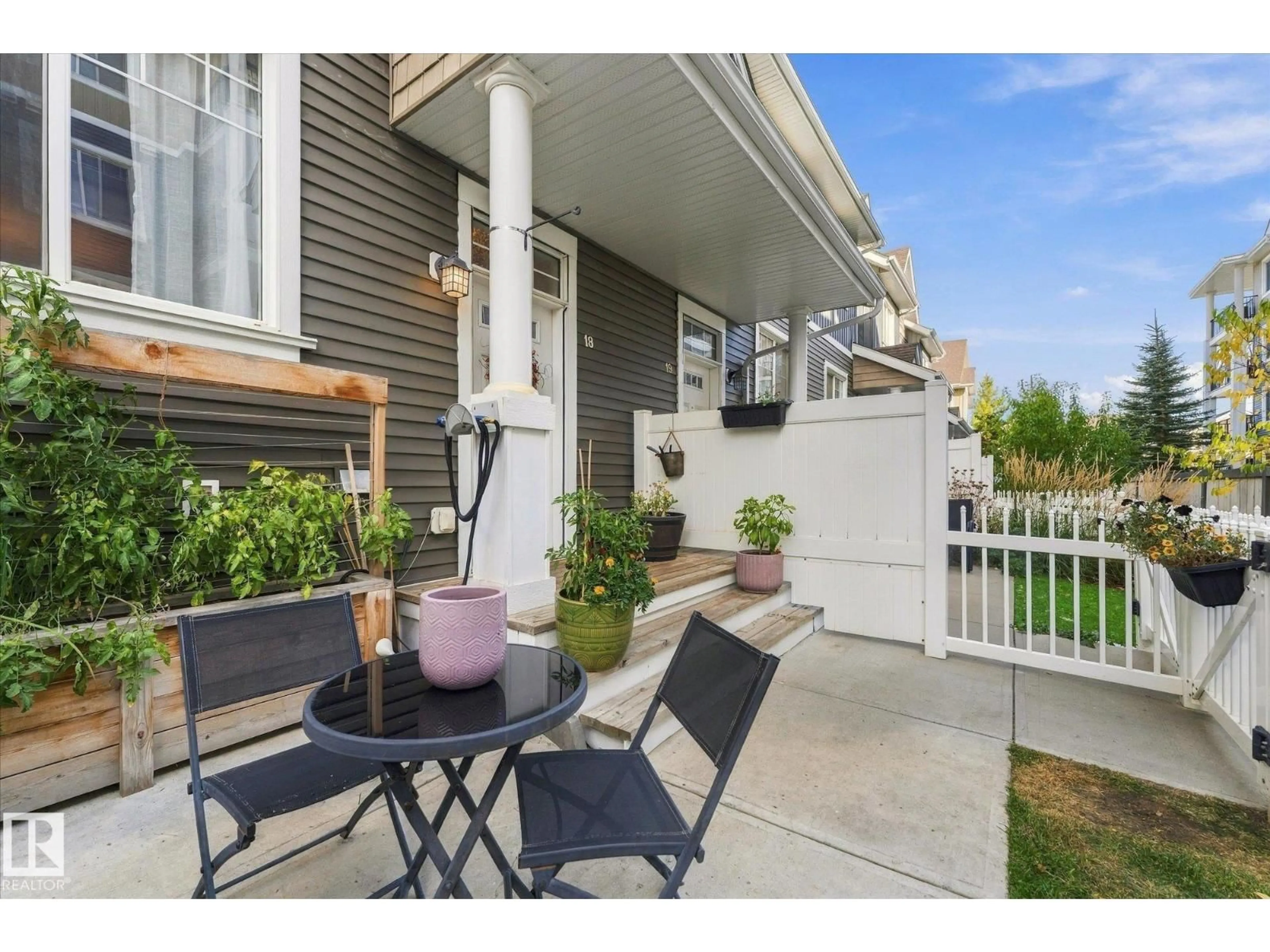 Patio, street for 4050 - 18 SAVARYN DR, Edmonton Alberta T6X1R8