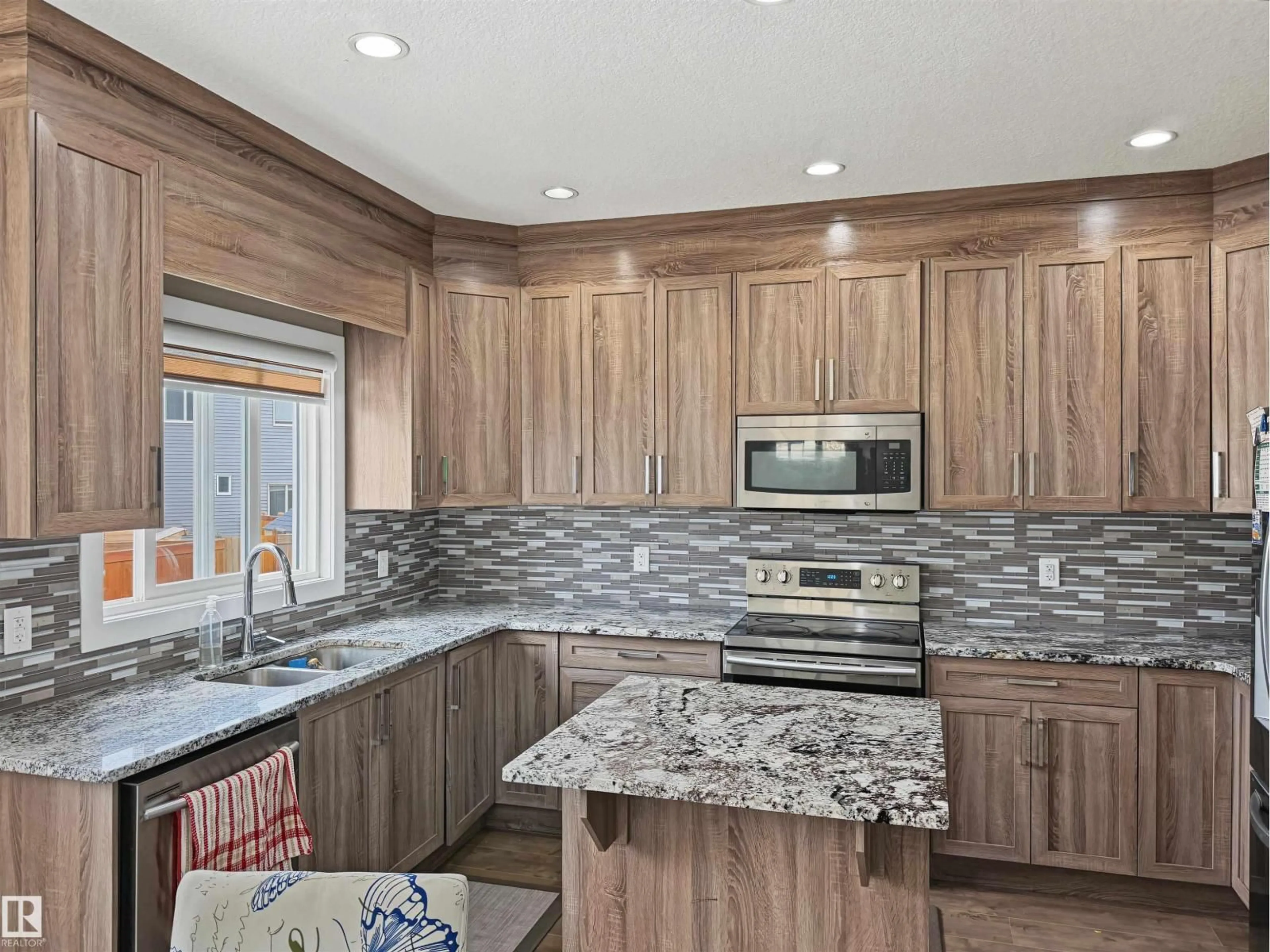 Contemporary kitchen, unknown for SW - 9108 COOPER CR, Edmonton Alberta T6W4A5