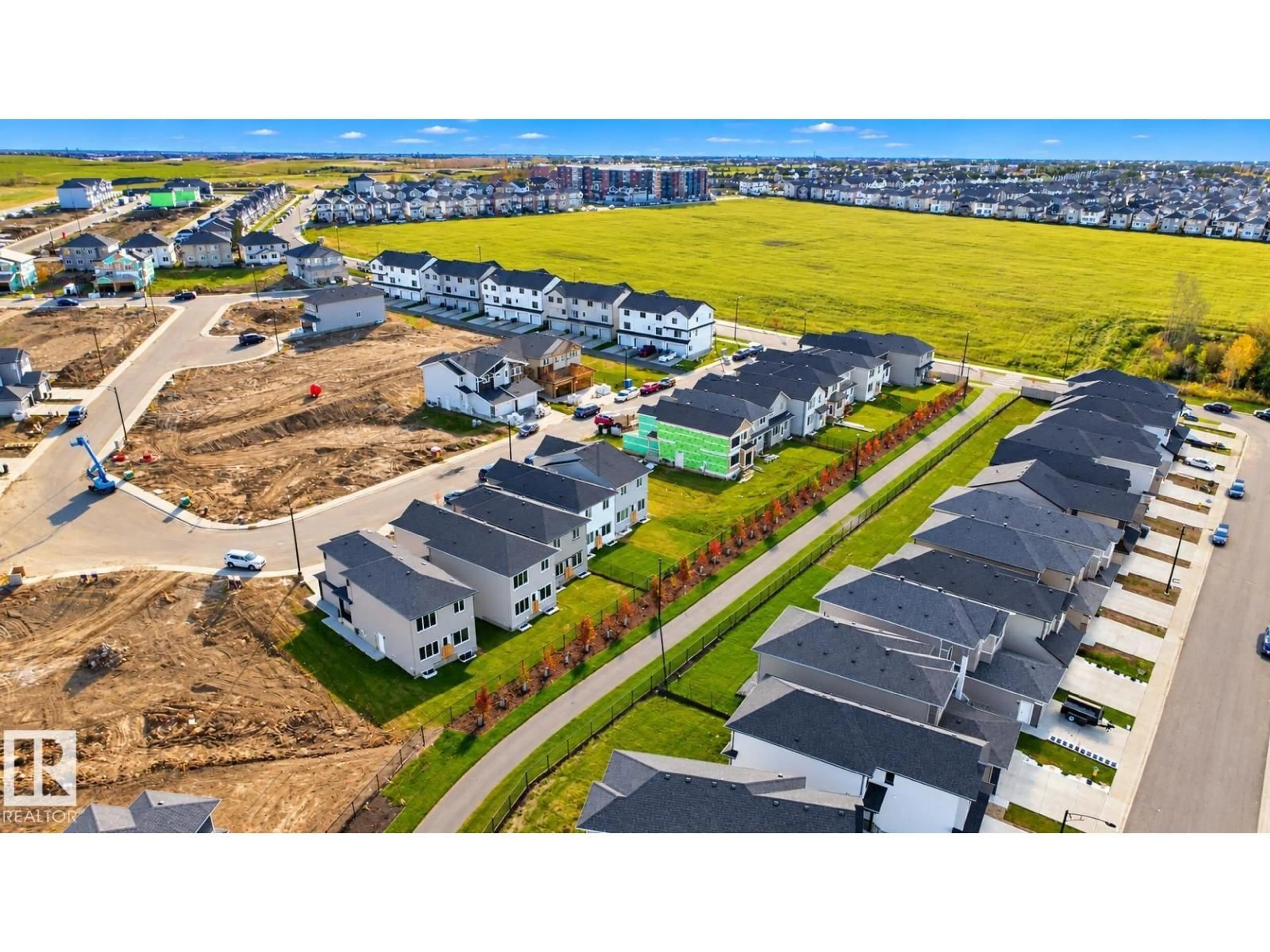 A pic from outside/outdoor area/front of a property/back of a property/a pic from drone, street for 908 17 AVE NW, Edmonton Alberta T6T2X8