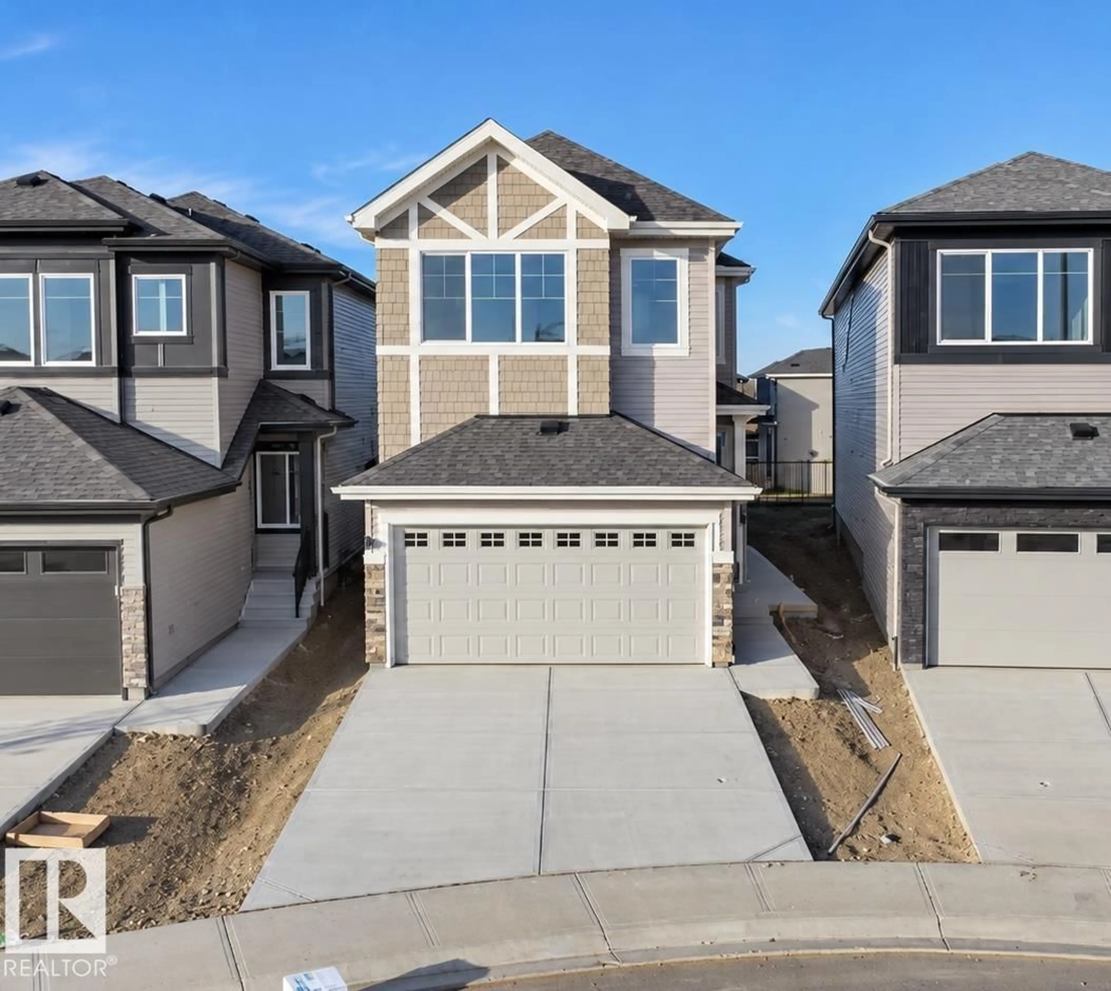 A pic from outside/outdoor area/front of a property/back of a property/a pic from drone, street for 904 17 AVE, Edmonton Alberta T6T2X8