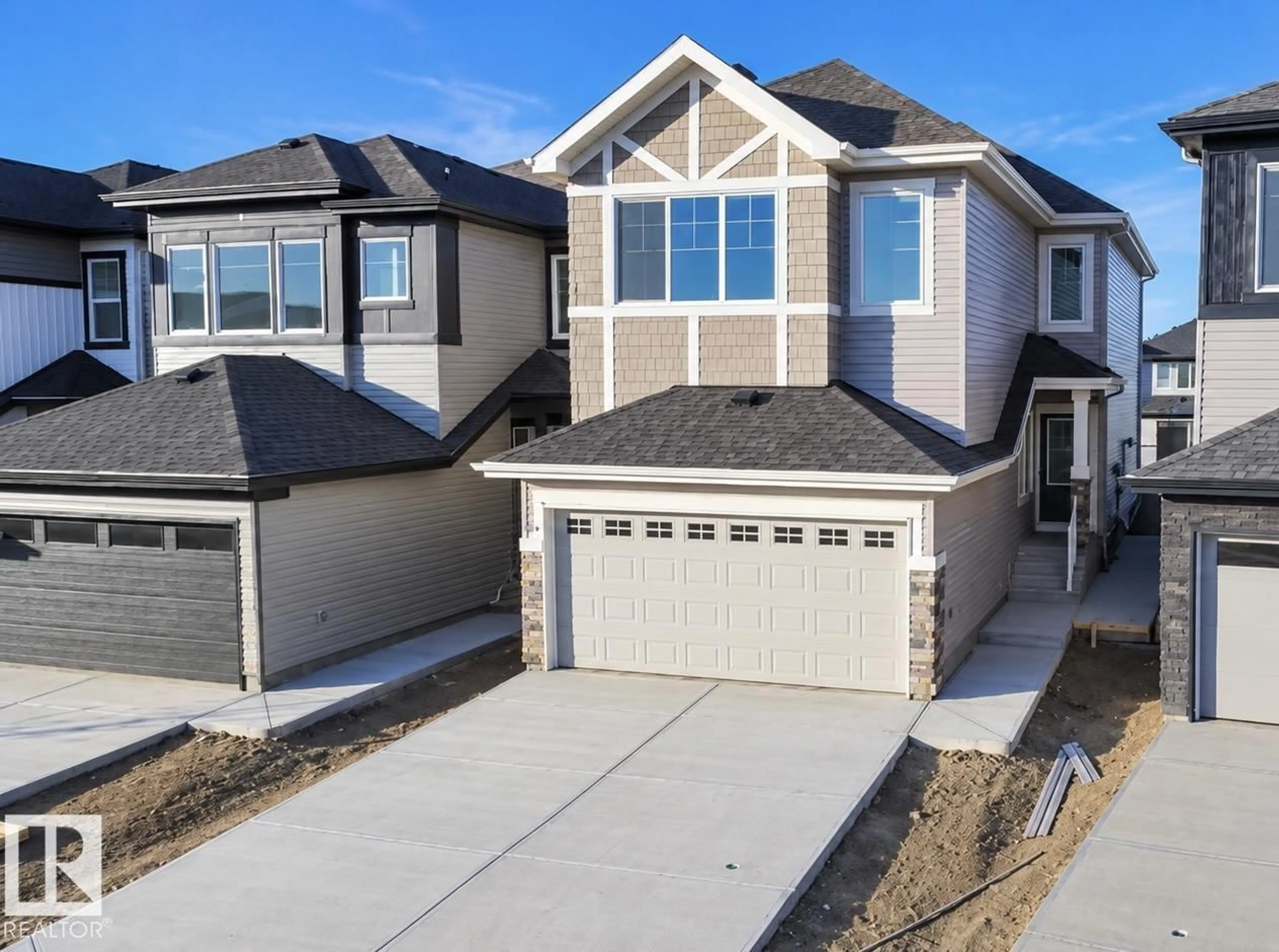 A pic from outside/outdoor area/front of a property/back of a property/a pic from drone, street for 904 17 AVE, Edmonton Alberta T6T2X8