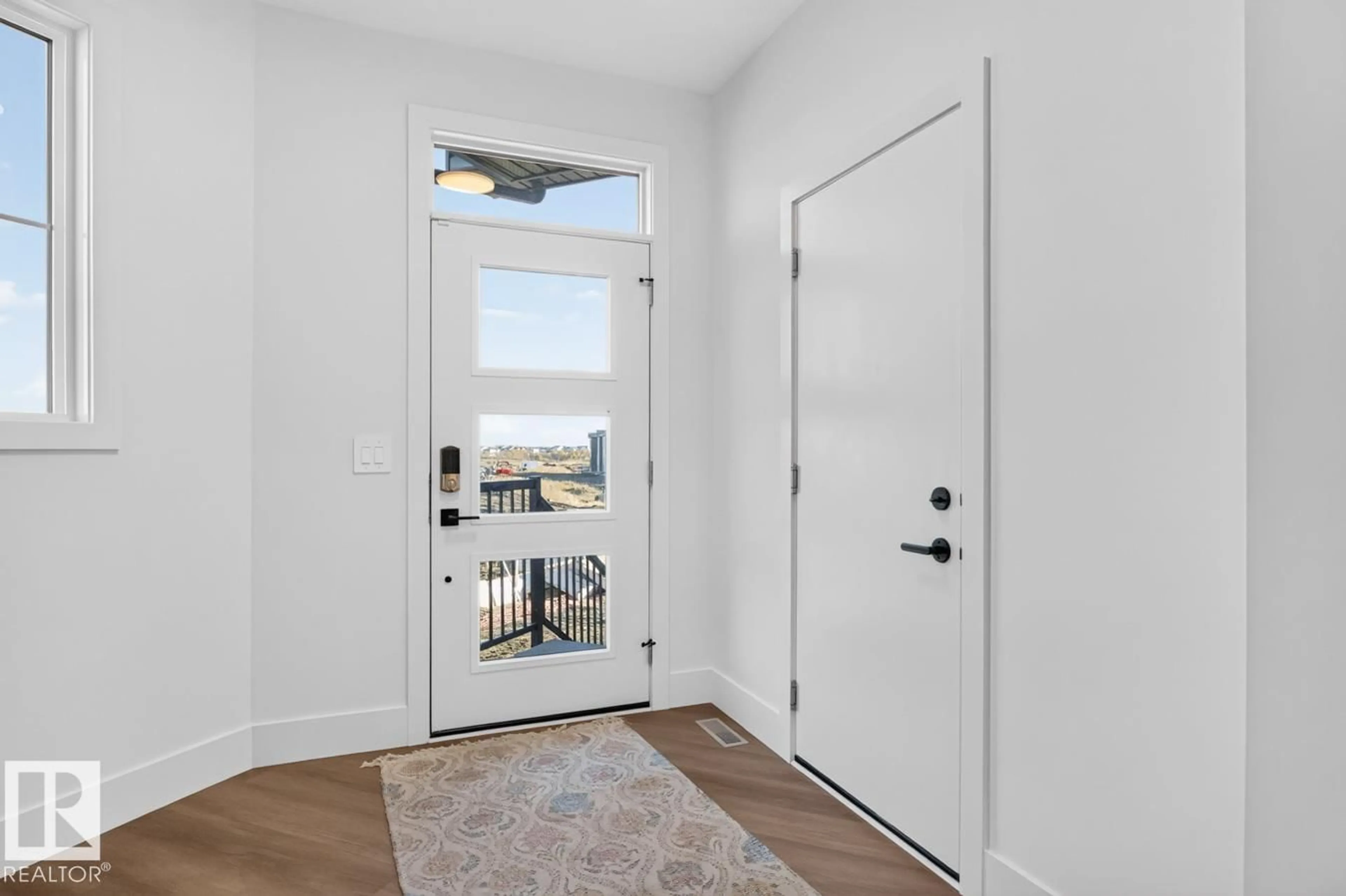 Indoor entryway for 38 CHEVAL CL, Sherwood Park Alberta T8H2Z3
