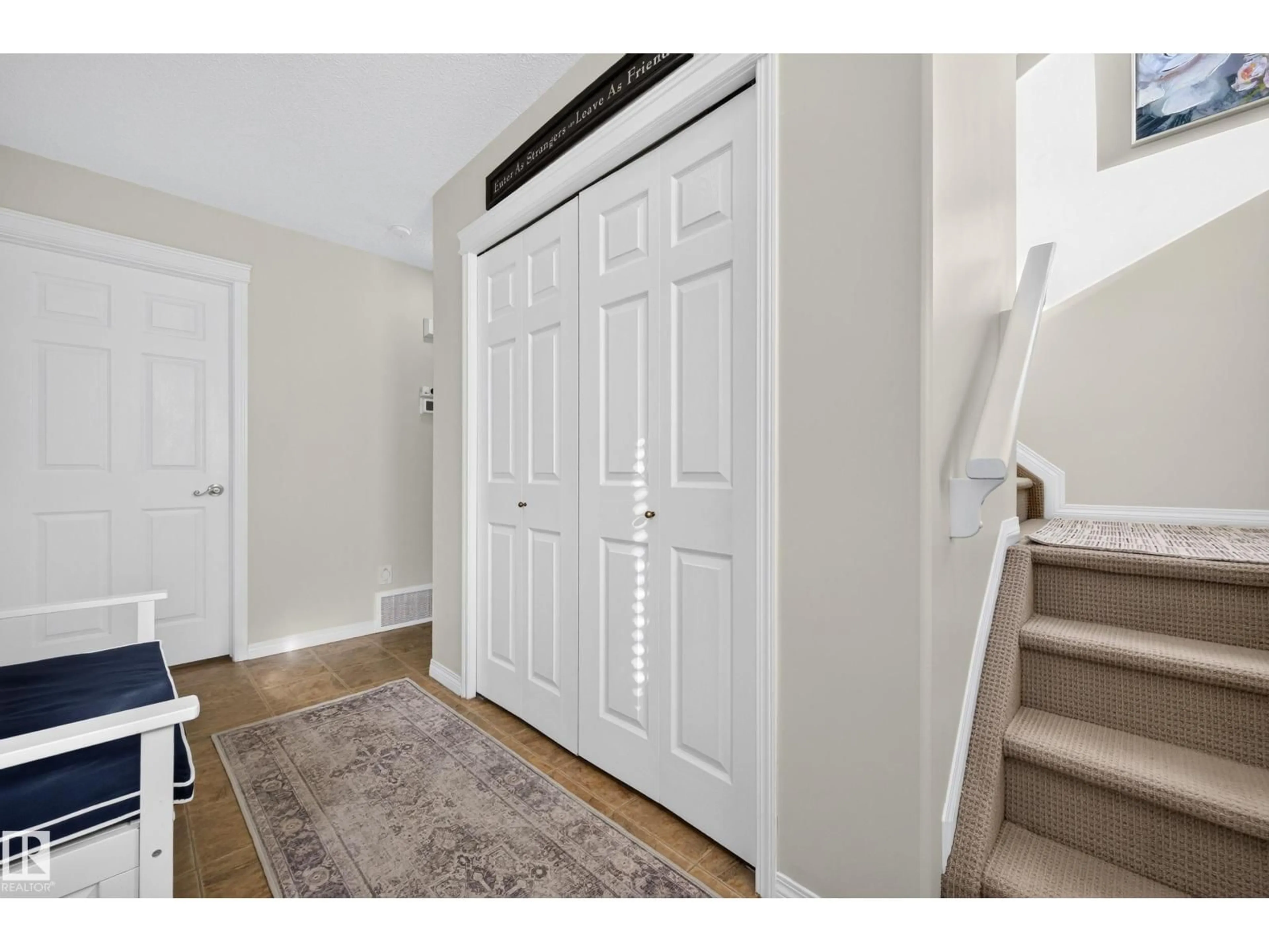 Indoor entryway for 39 APPLETON CR, Sherwood Park Alberta T8H0A4
