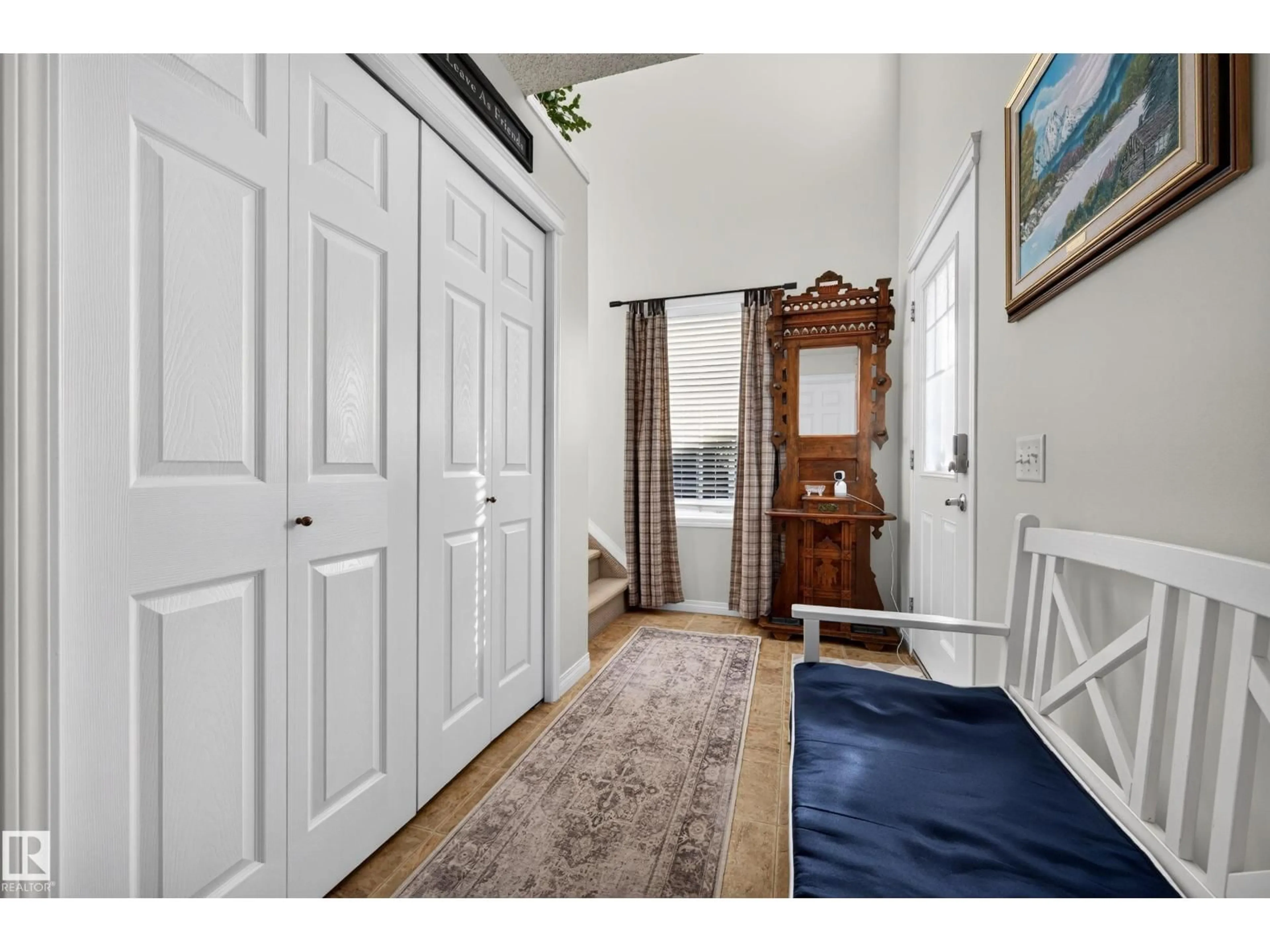 Indoor entryway for 39 APPLETON CR, Sherwood Park Alberta T8H0A4