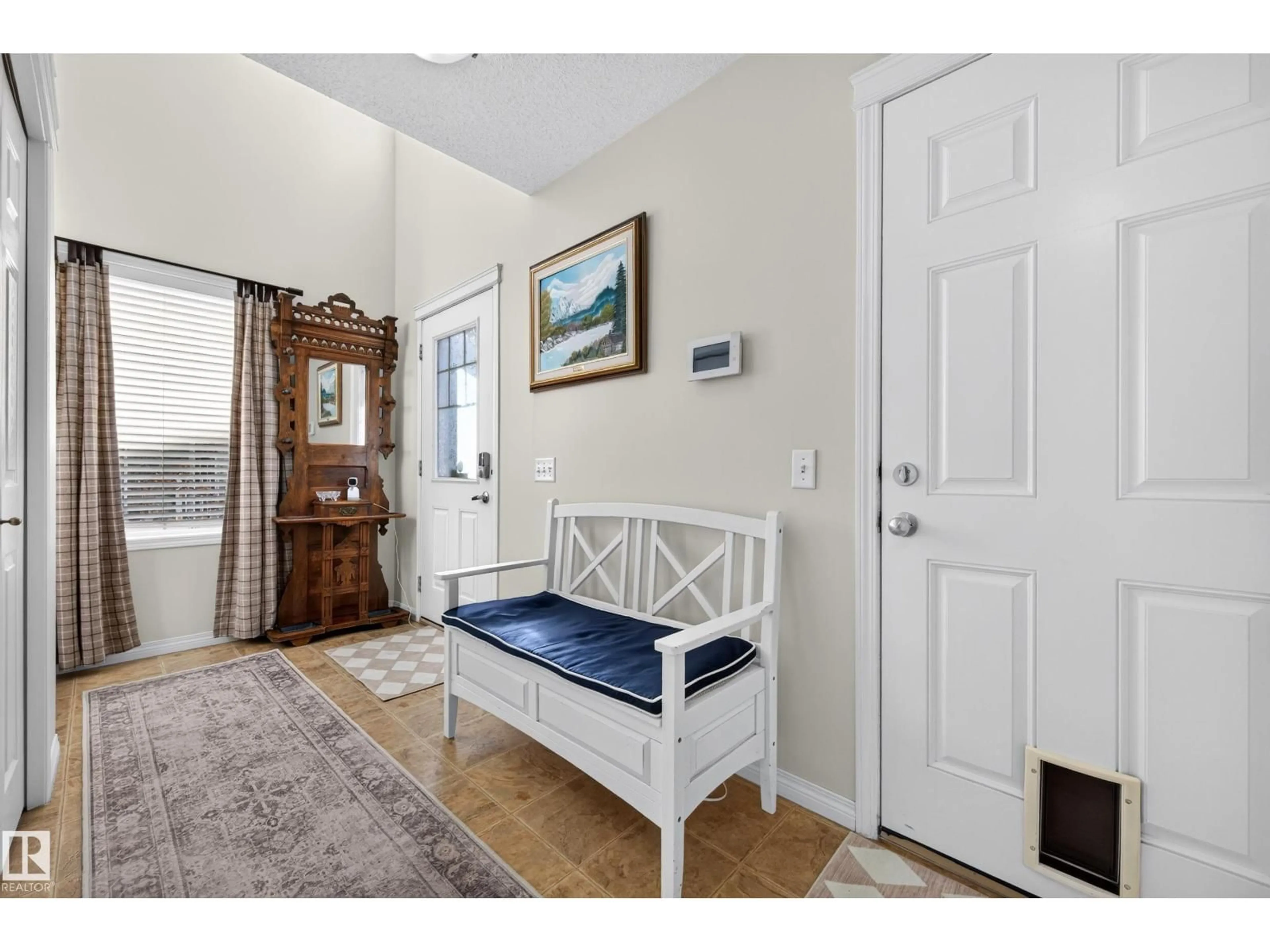 Indoor entryway for 39 APPLETON CR, Sherwood Park Alberta T8H0A4