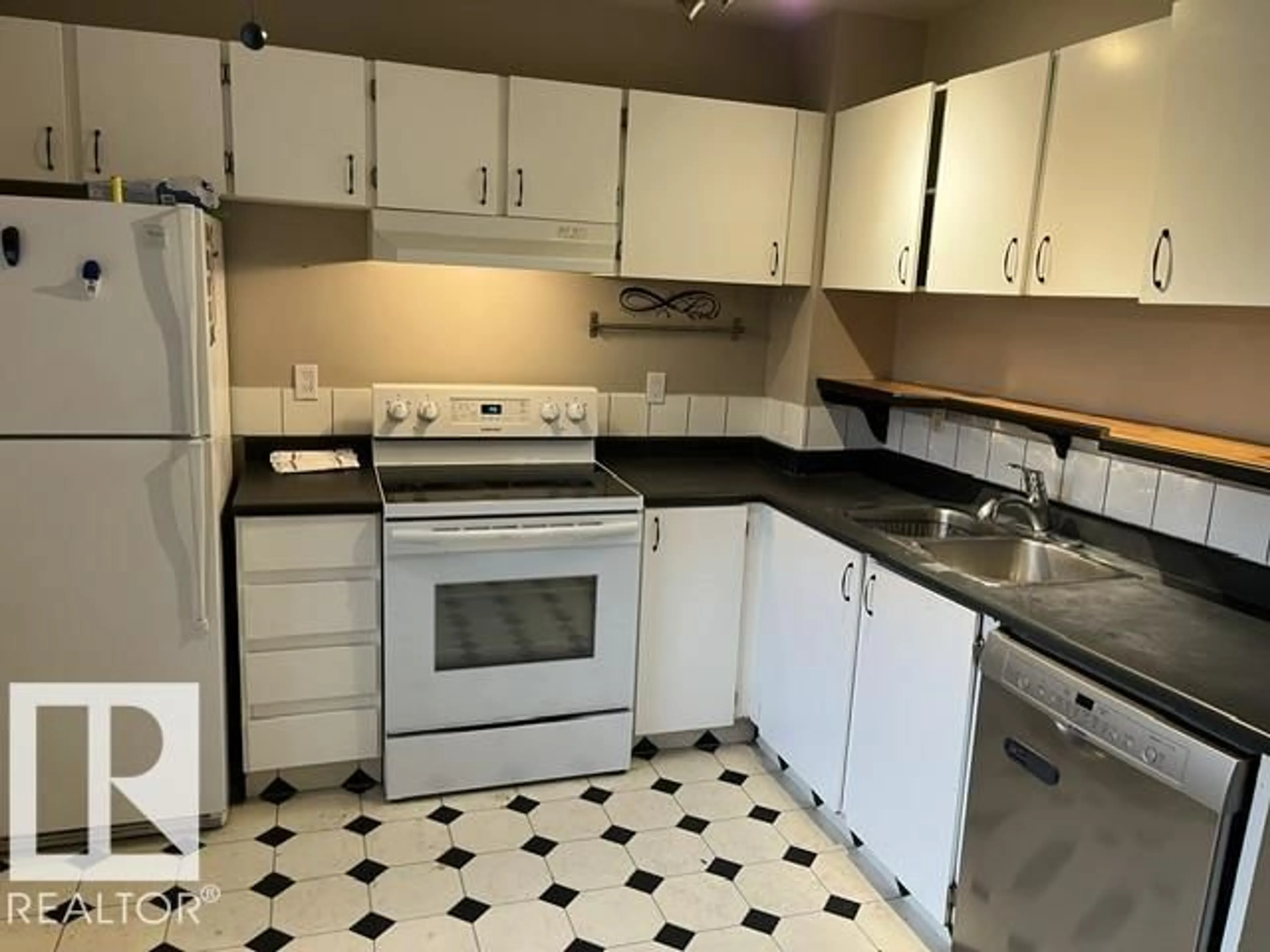 Standard kitchen, unknown for 71 WALDEN PA, St. Albert Alberta T8N3V6