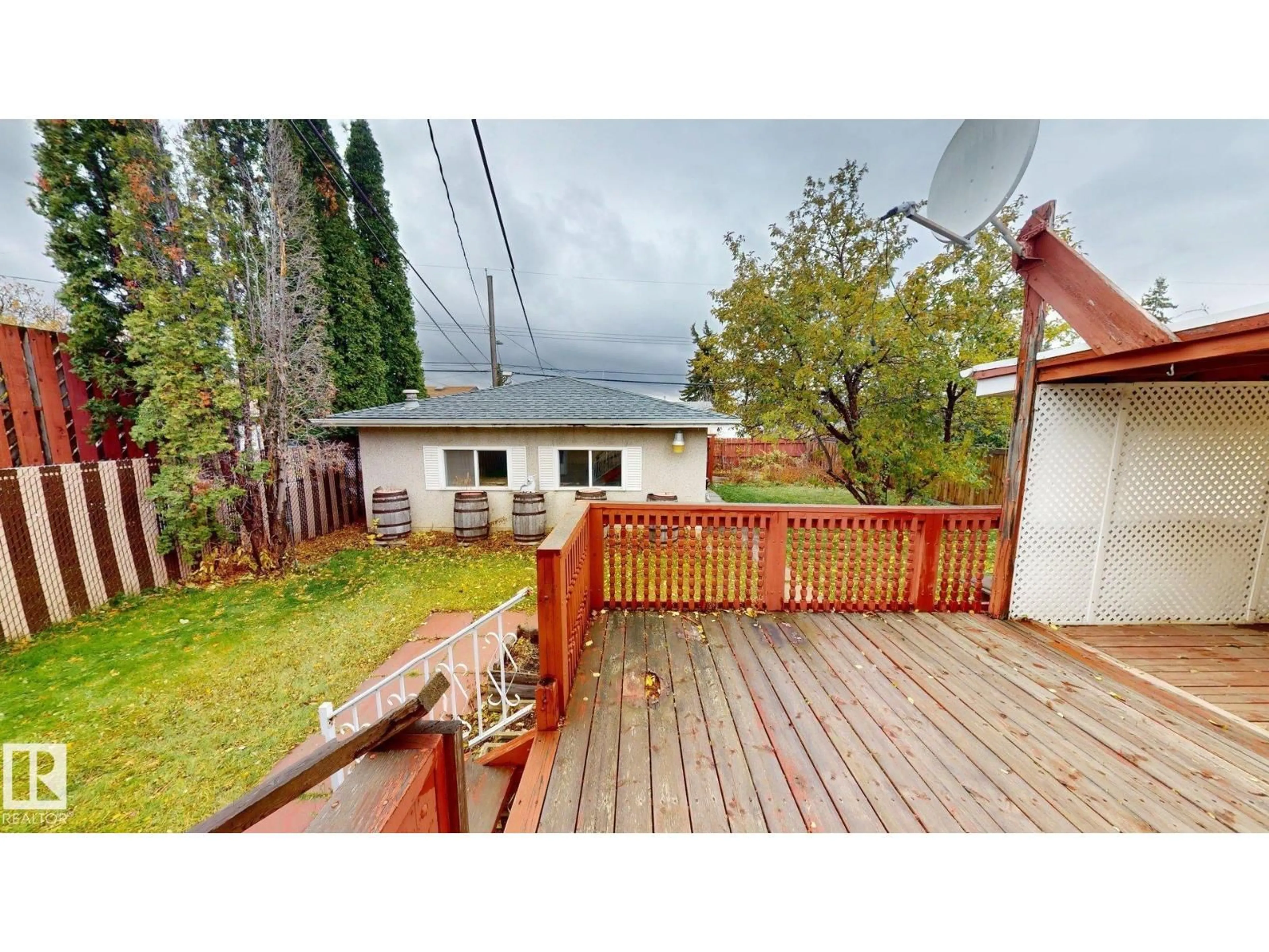 A pic from outside/outdoor area/front of a property/back of a property/a pic from drone, unknown for NW - 13424 65 ST, Edmonton Alberta T5A1A4