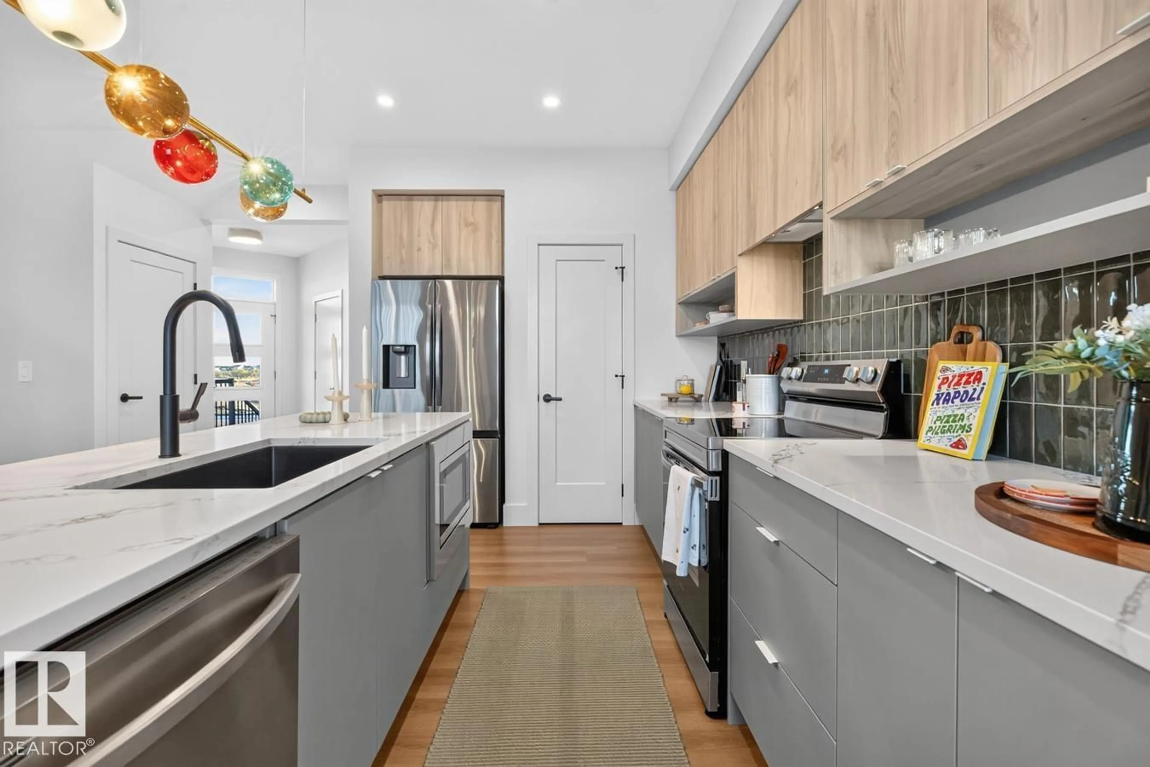 Contemporary kitchen, unknown for 200 CATRIA PT, Sherwood Park Alberta T8H3B2