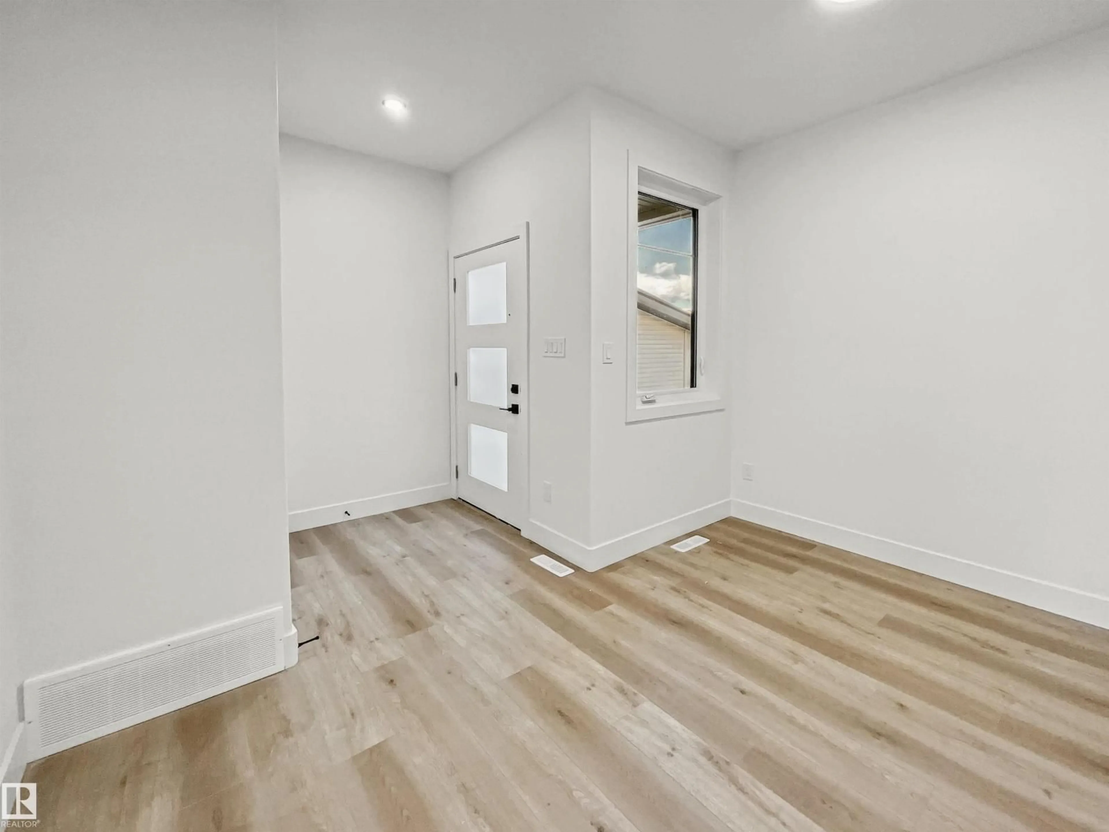 Indoor entryway for 13 STETSON LO, Ardrossan Alberta T8E0C1