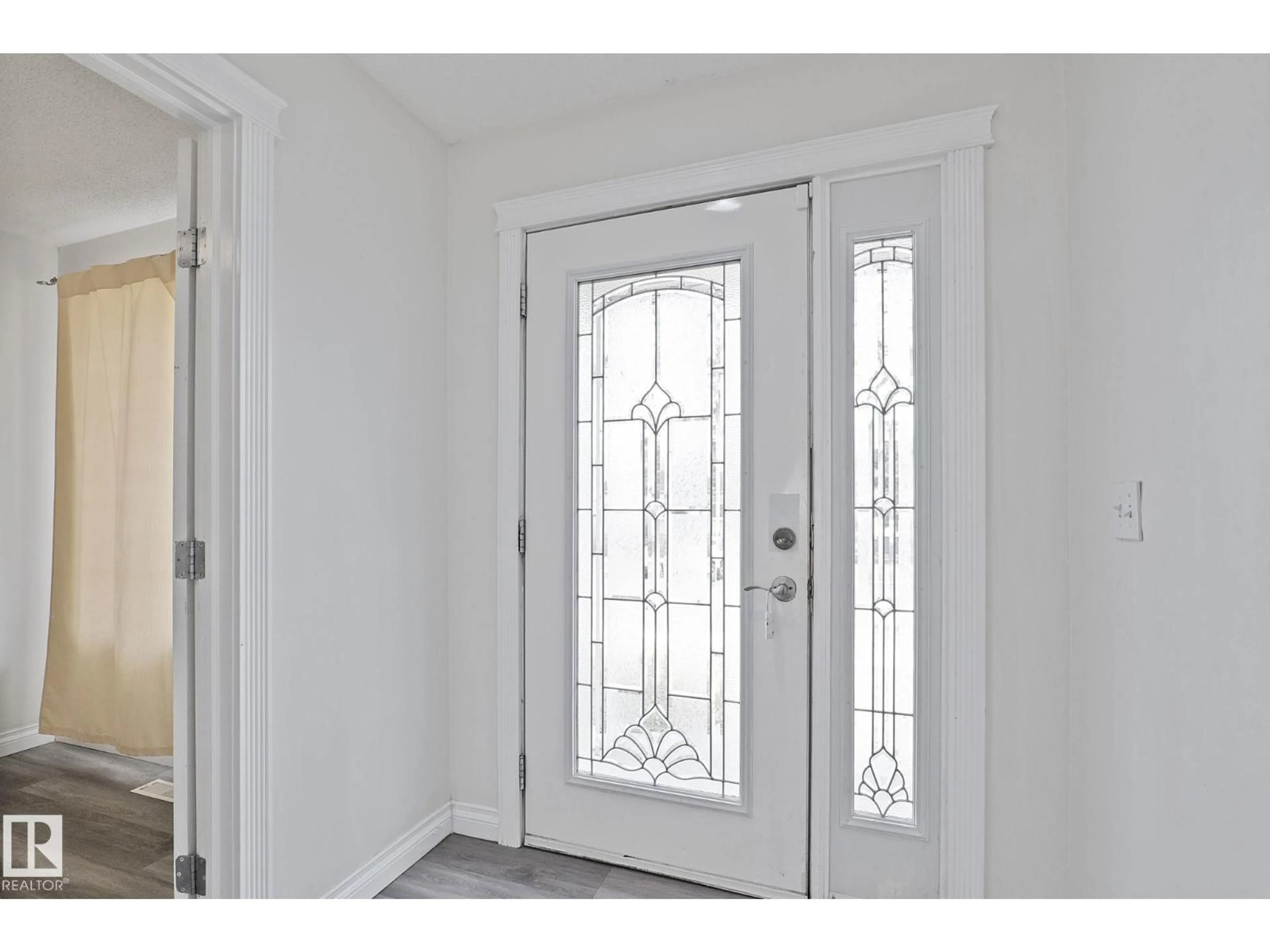 Indoor entryway for NW - 11918 68 ST, Edmonton Alberta T5B1P7