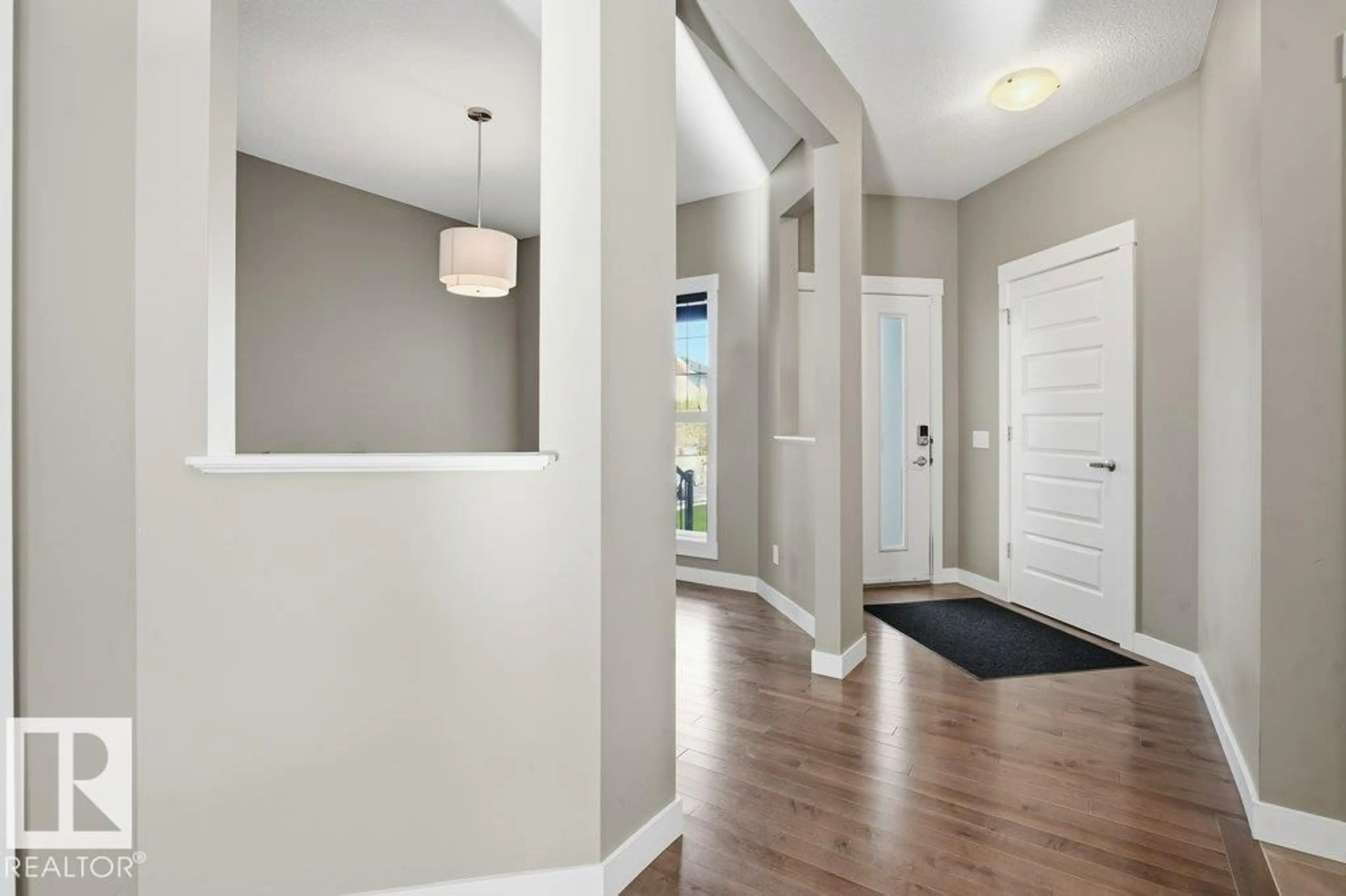 Indoor entryway for 110 MEADOWLAND WY, Spruce Grove Alberta T7X0S4