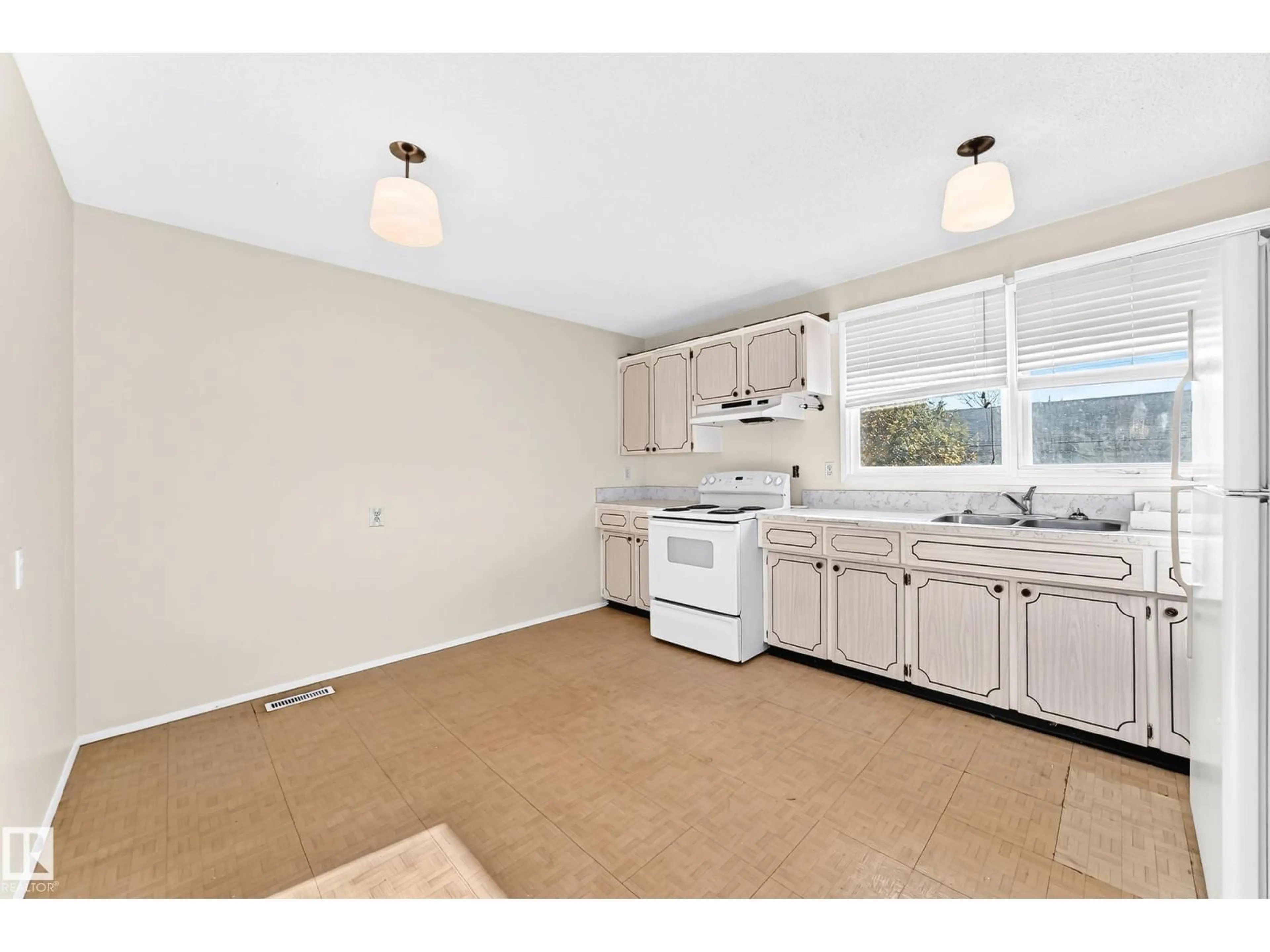 Unknown for 9527 139 AV, Edmonton Alberta T5E5Z7