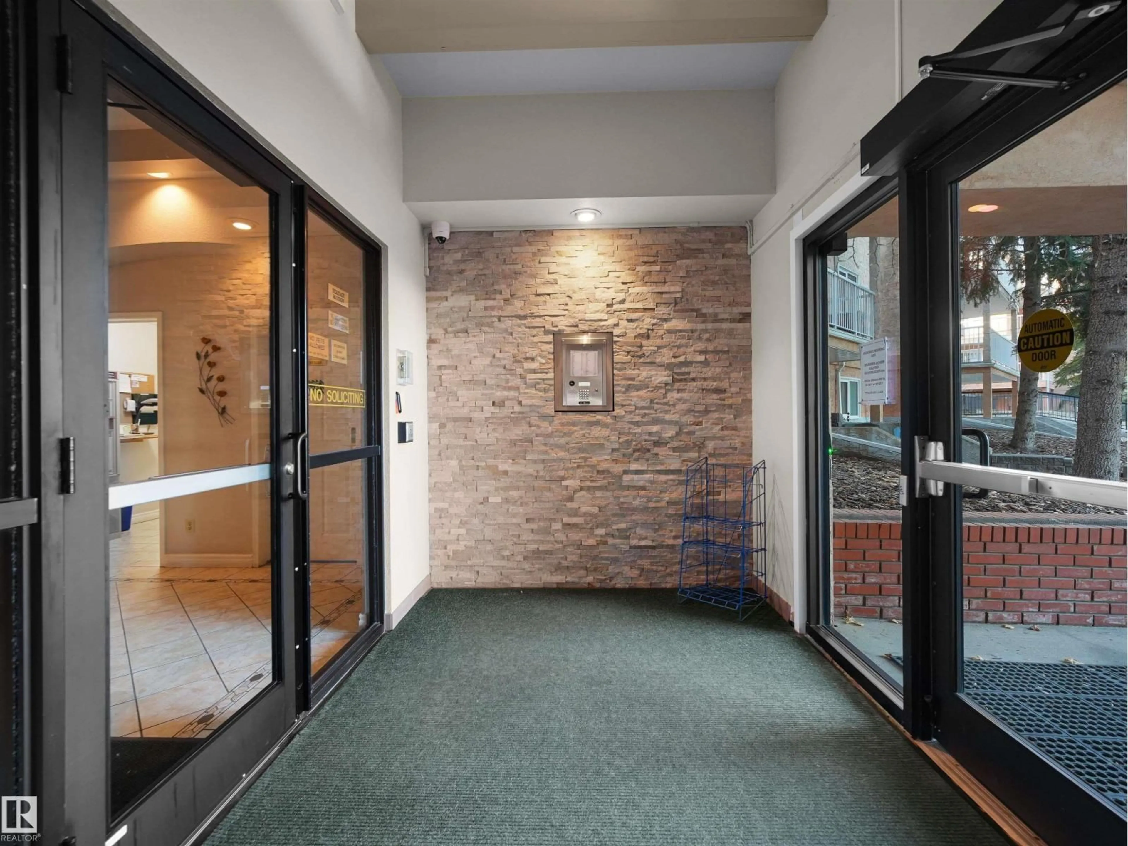 Indoor foyer for 314 10935 21 AV NW, Edmonton Alberta T6J6R3