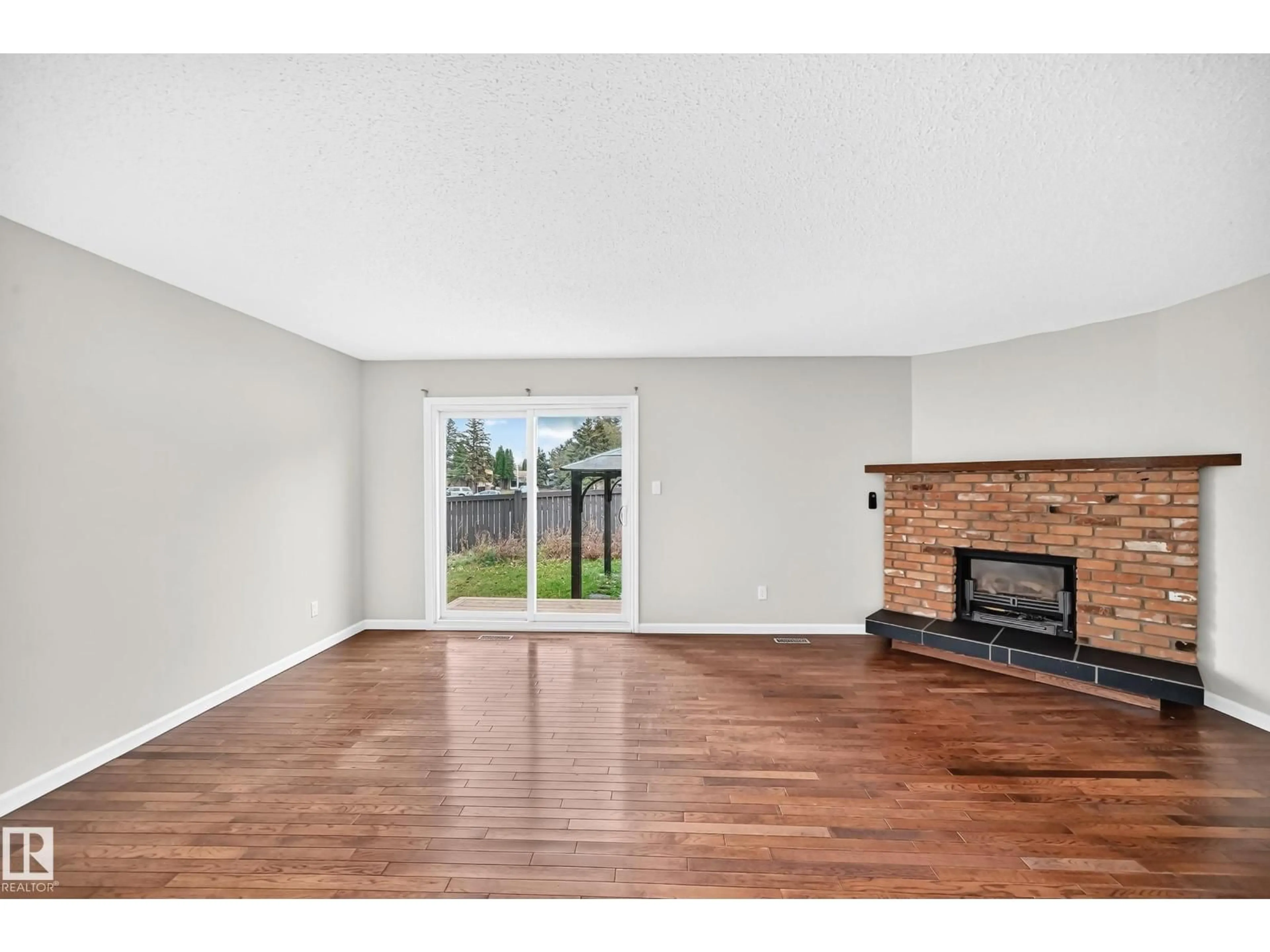 Unknown for NW - 13621 28 ST, Edmonton Alberta T5A4B5