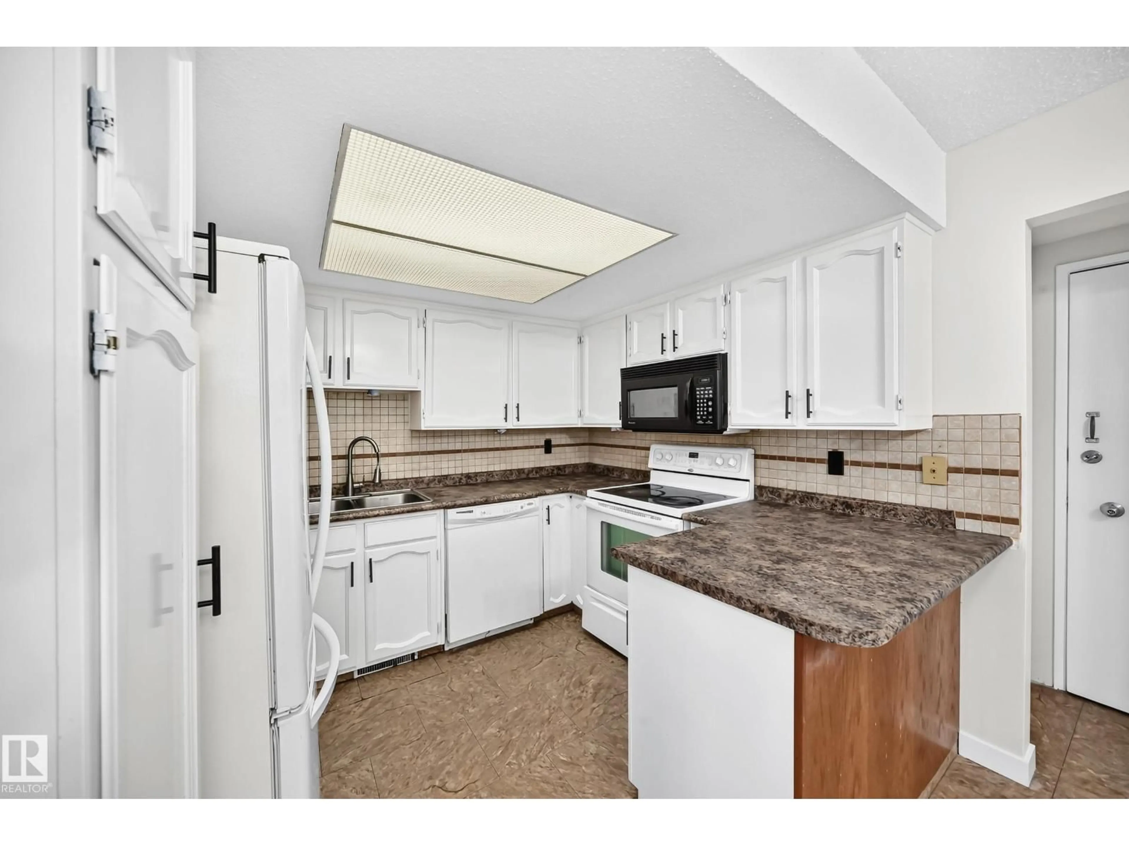 Standard kitchen, unknown for NW - 13621 28 ST, Edmonton Alberta T5A4B5