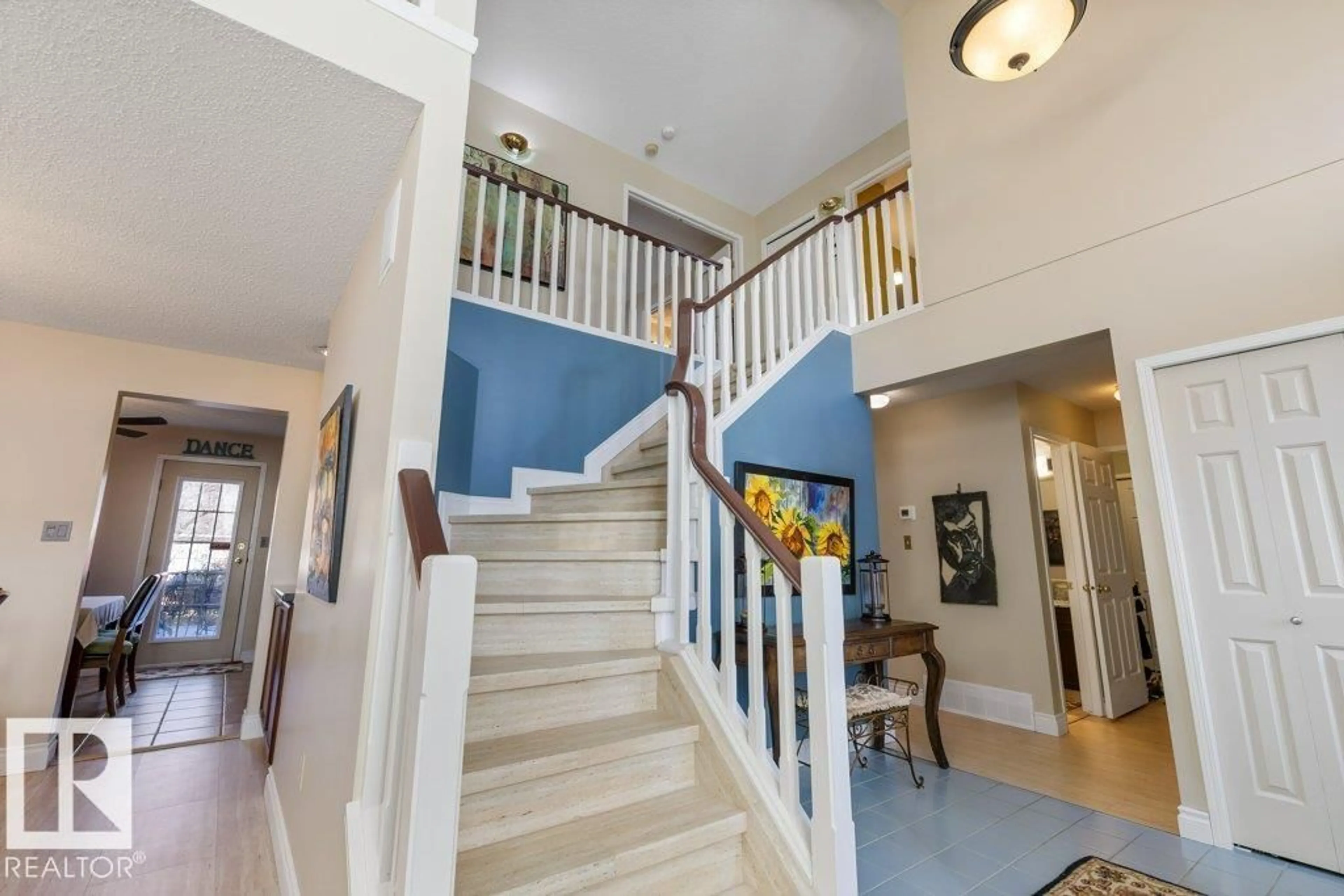 Indoor foyer for 9 PAQUETTE PL, St. Albert Alberta T8N5K8