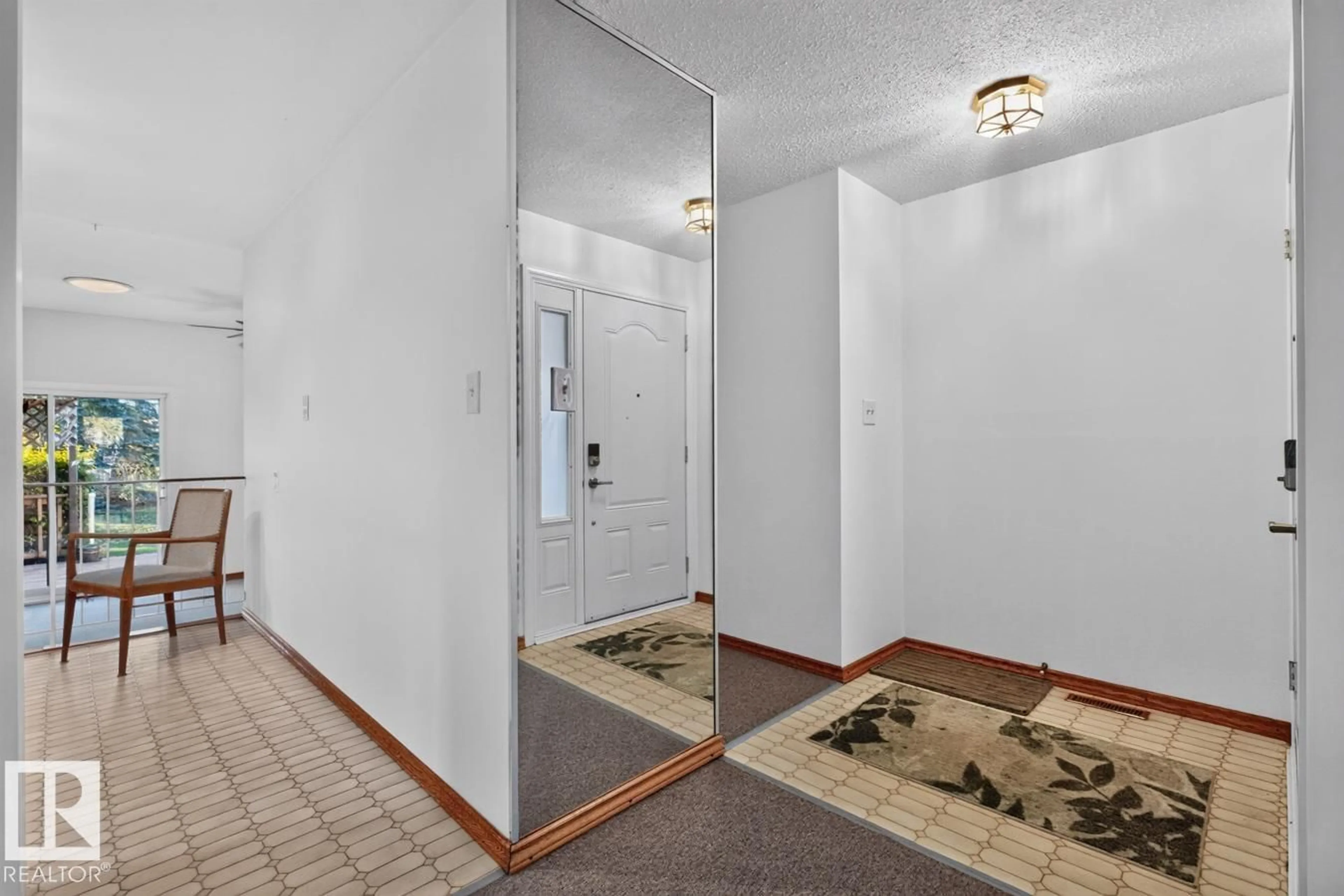 Indoor foyer for NW - 8711 38A AV, Edmonton Alberta T6K0E7