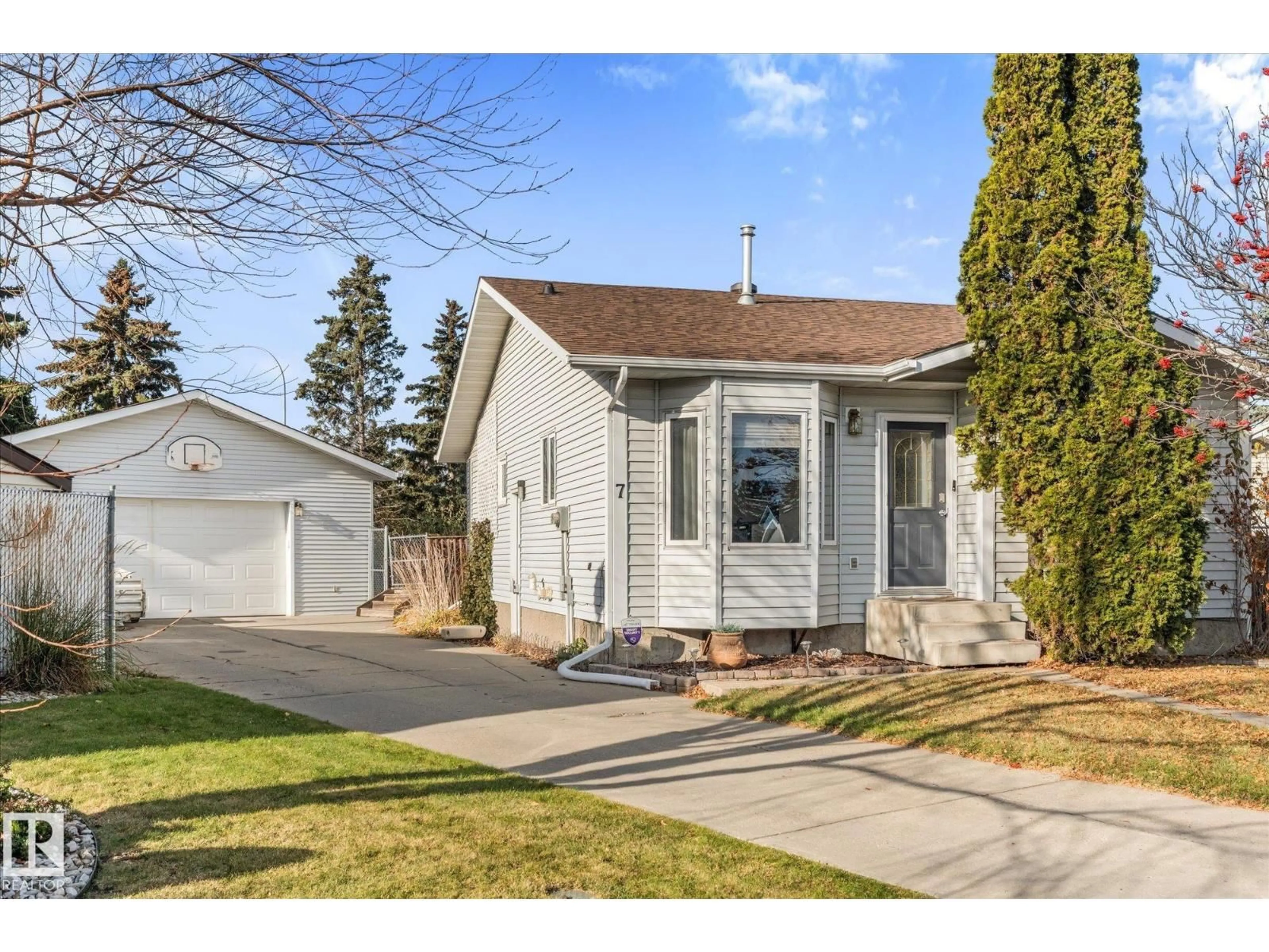 Home with vinyl exterior material, street for 7 WESTERLAND PL, Spruce Grove Alberta T7X3S8