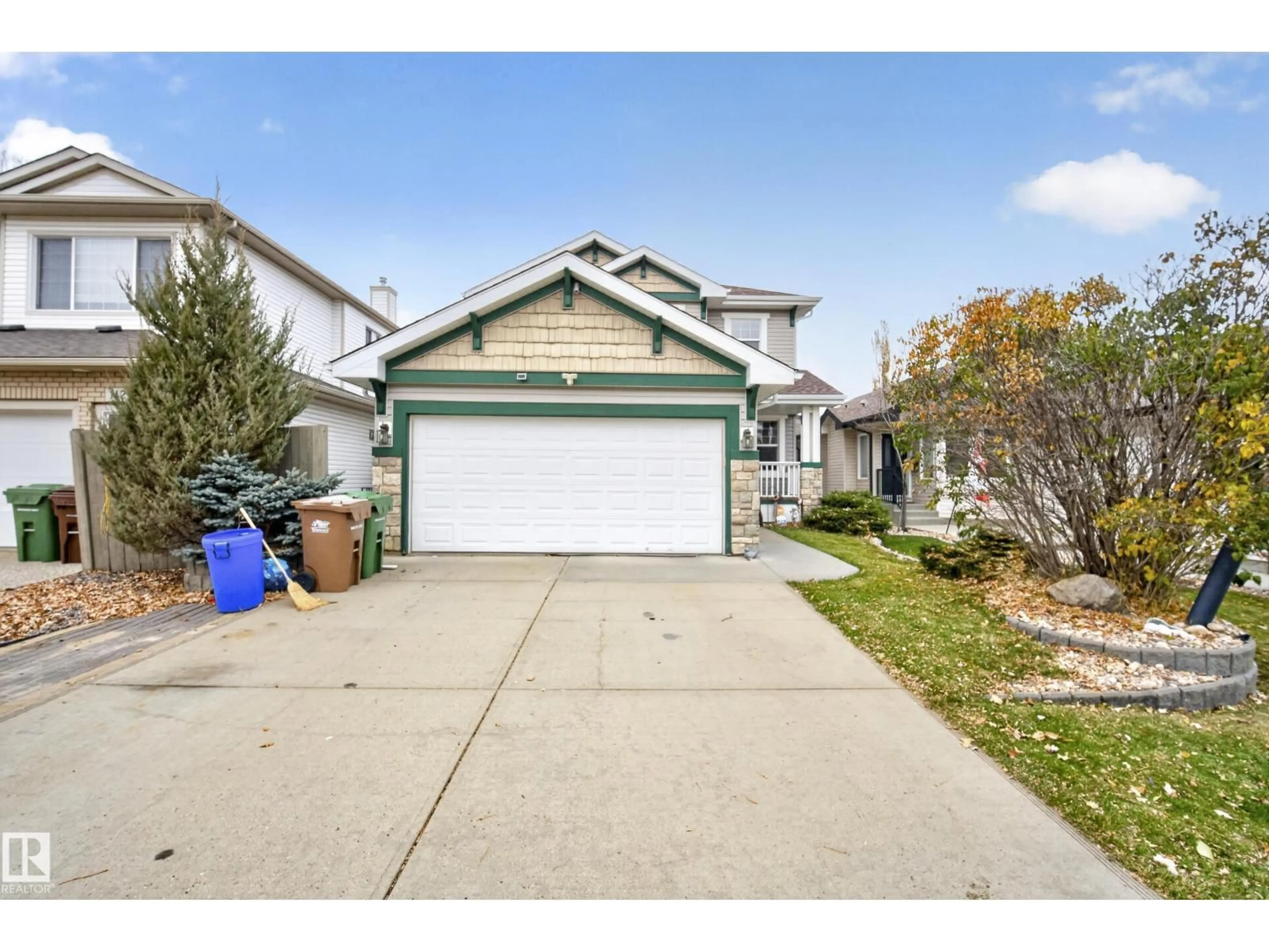 Home with vinyl exterior material, street for 114 EASTGATE WY, St. Albert Alberta T8N7B6