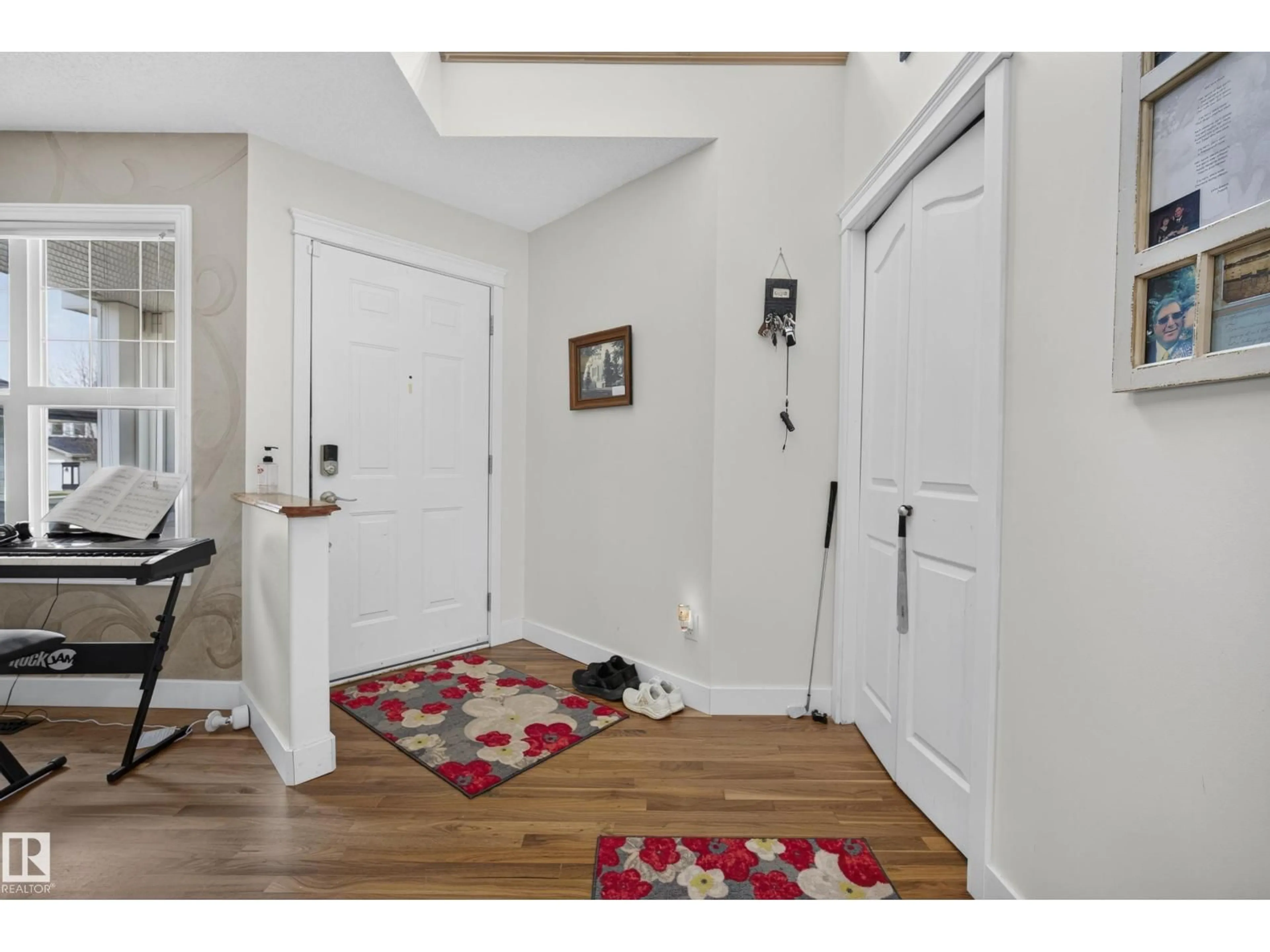 Indoor entryway for 114 EASTGATE WY, St. Albert Alberta T8N7B6