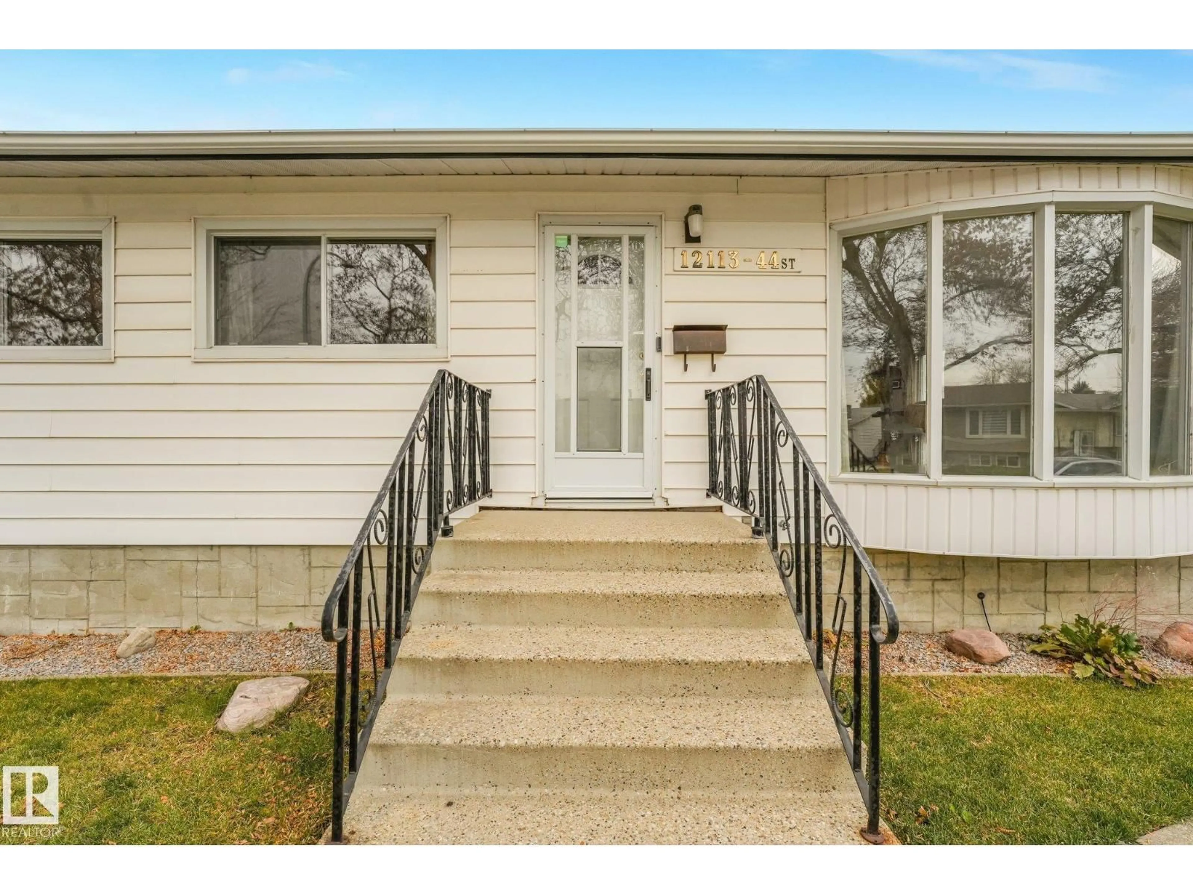 Unknown for 12113 44 ST, Edmonton Alberta T5W2T2
